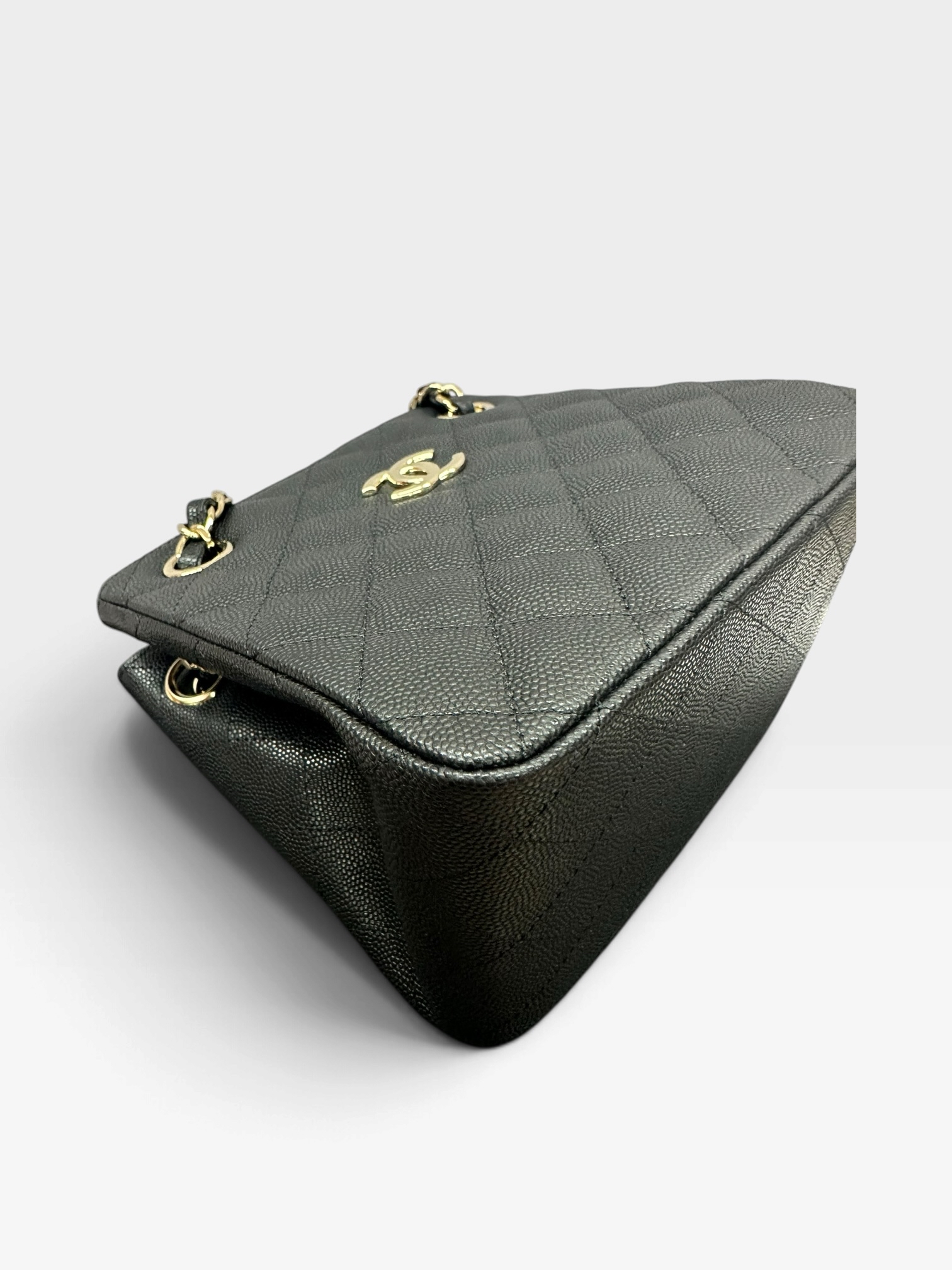 Pre-Owned Chanel Mini Bucket Bag/ Product Code: 102007