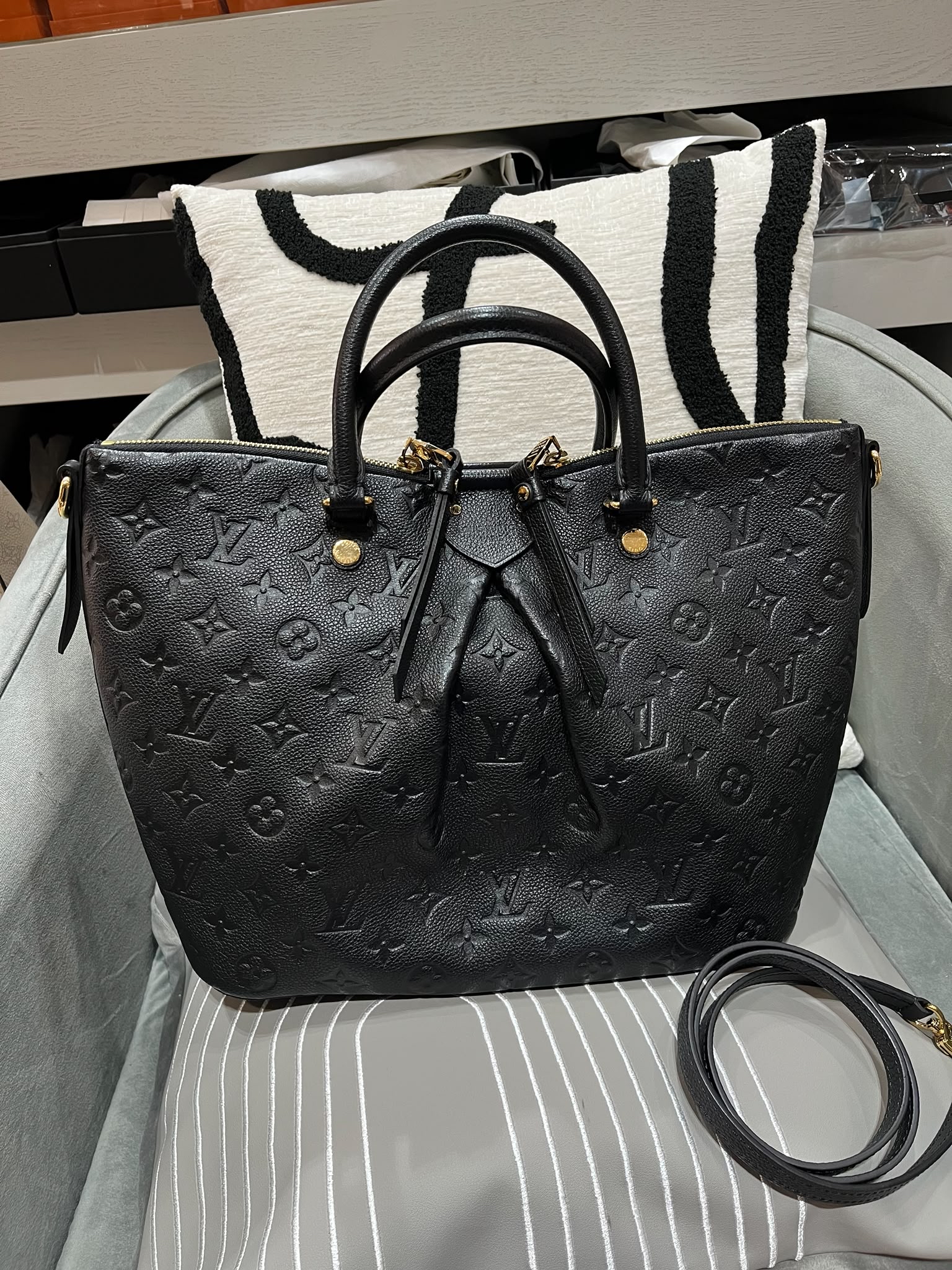 Lv Mazarine MM Black 黑色壓紋牛皮Monogram Empreinte  Bag,100%Authentic,98%new✅strap ✅dust bag 