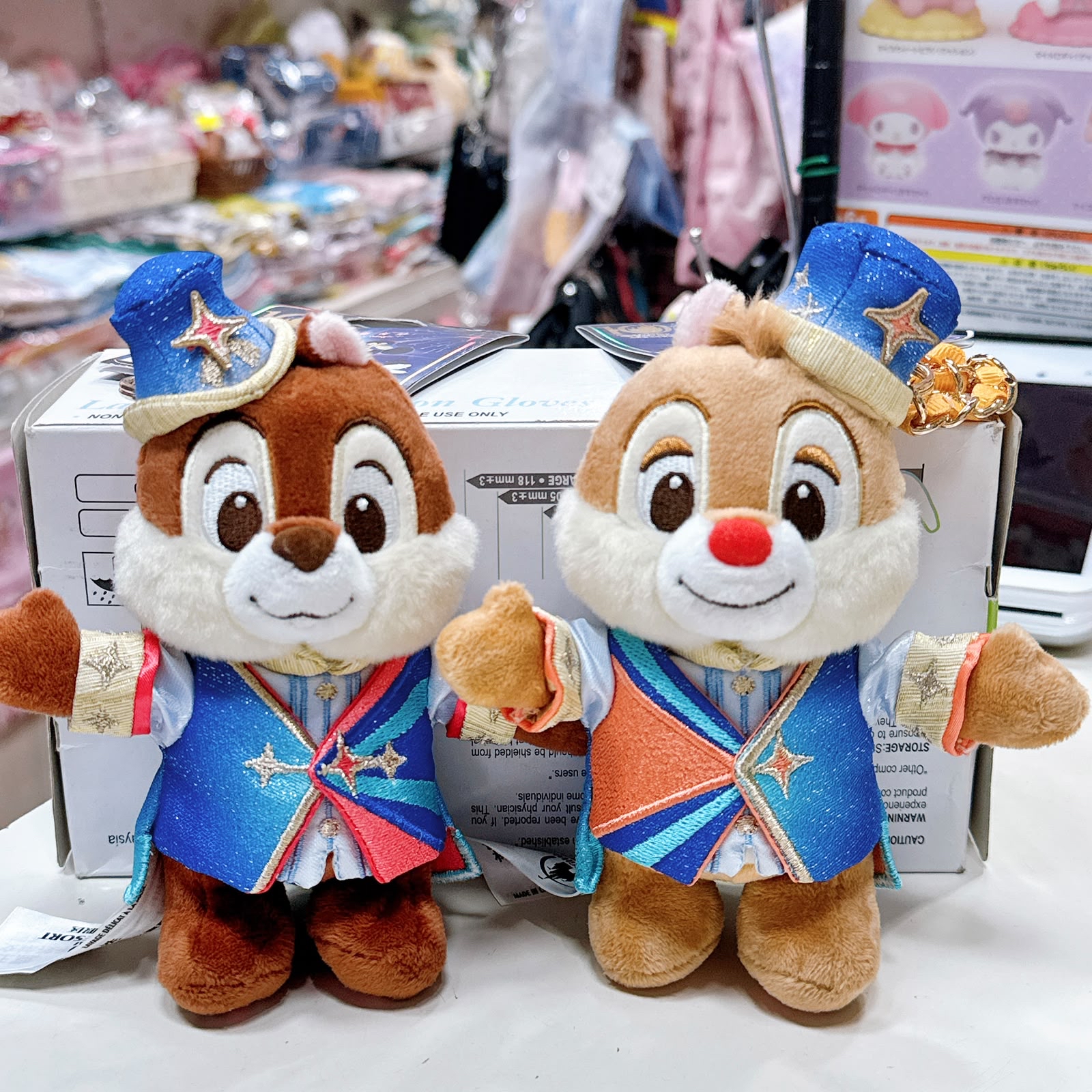 上海迪士尼樂園園內限定 chip and dale 十周年系列公仔掛飾 一對發售
