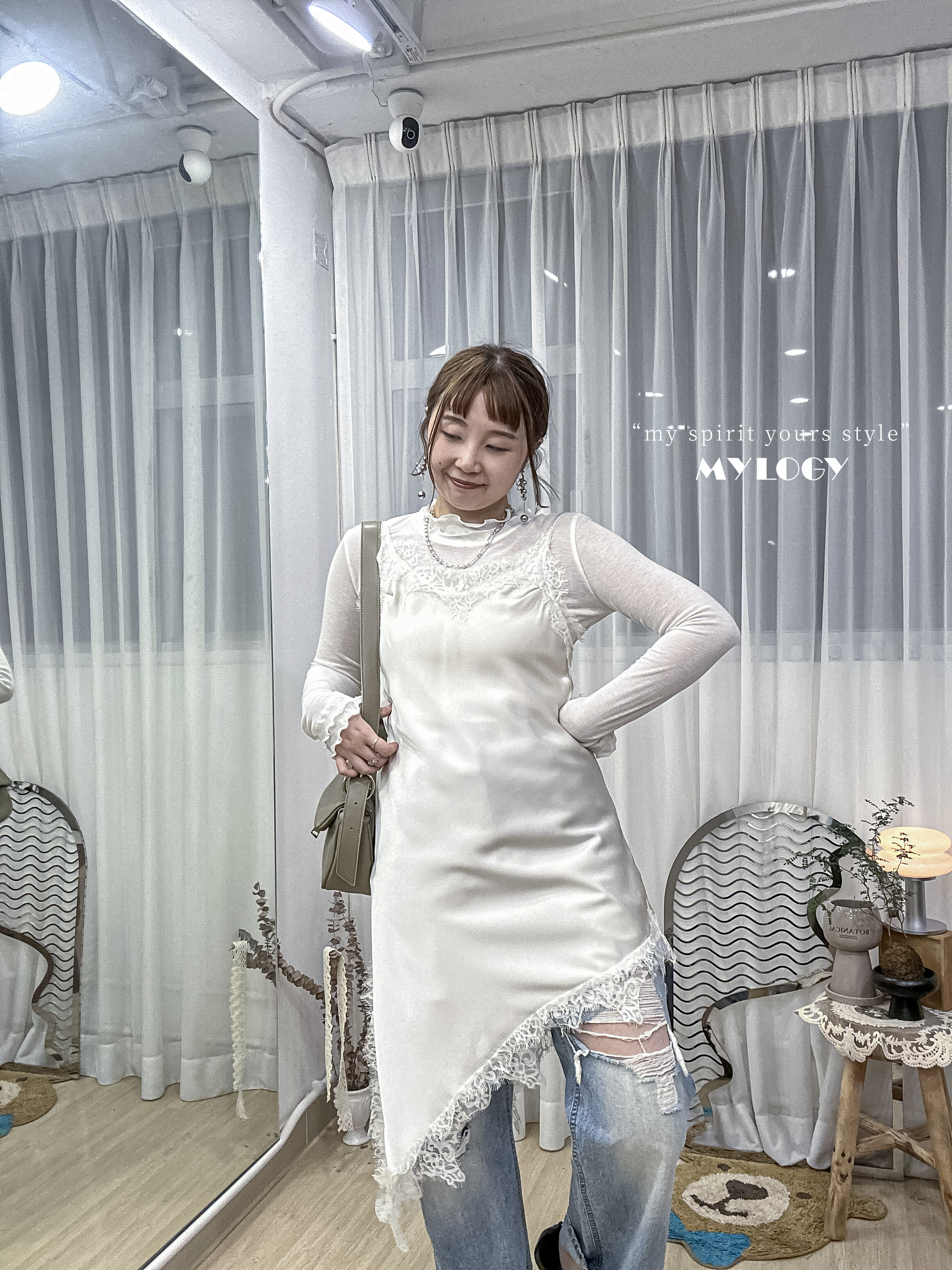 <今季大熱> 文藝知性美～絲滑(可調較)吊帶斜角蕾絲露背外搭 SN0005