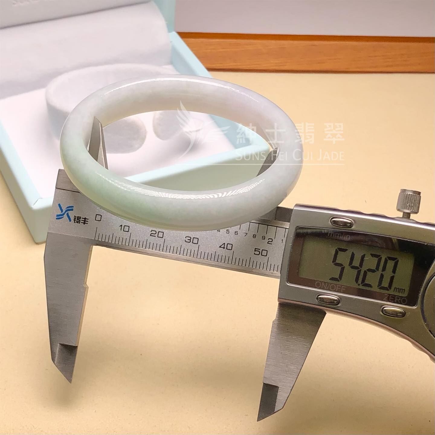 木那淡綠貴妃鐲54.2mm