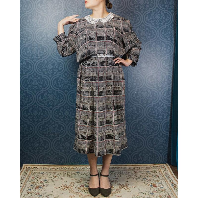 VIntage Lonac Original Plaid Pattern with Lace Collar Day Dress- Plus size (Mu102-9)
