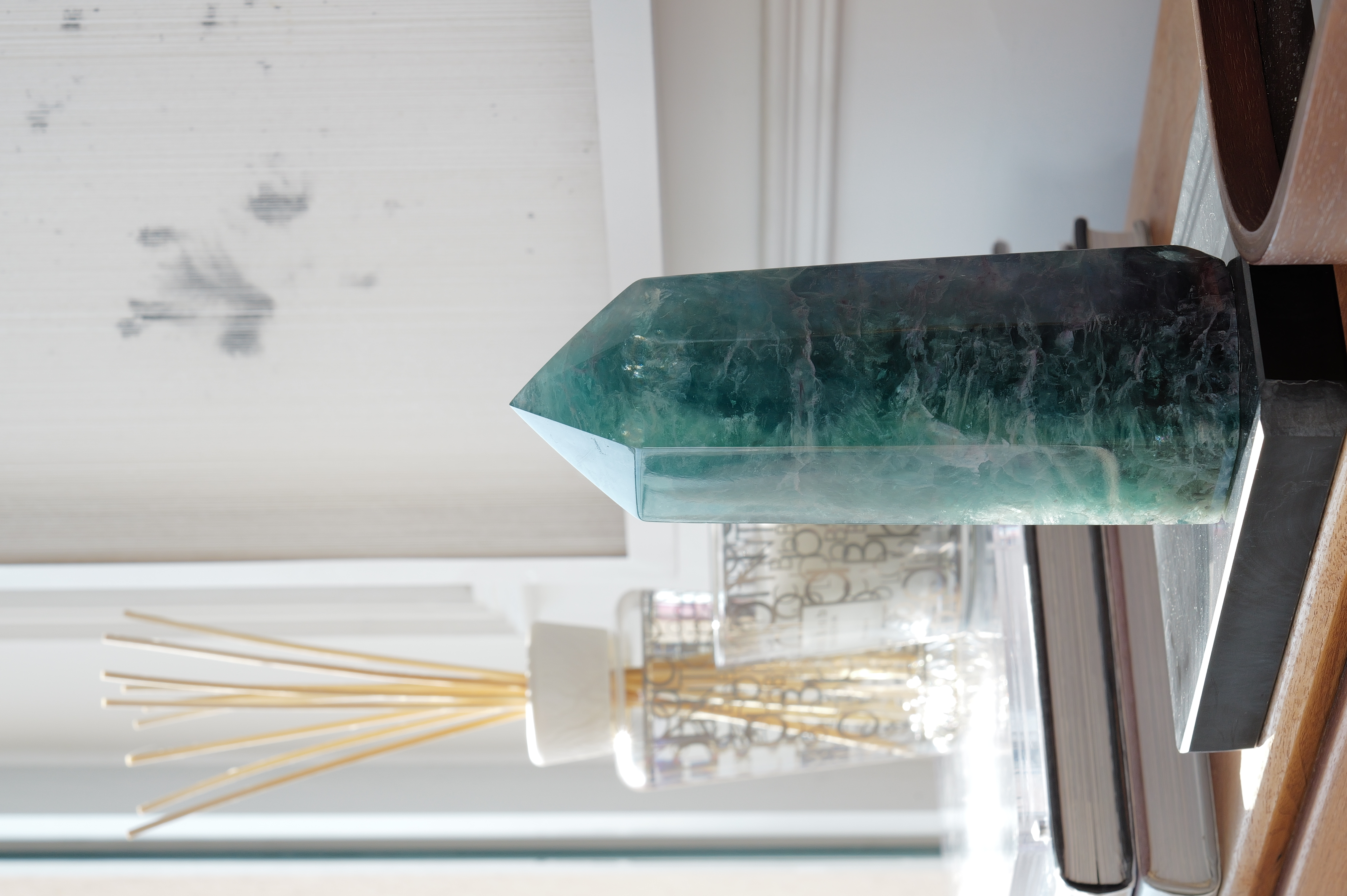  ༒18.6cm 1.4kg+ 綠紫螢石六角柱༒  FL032C3MG1AJN-R*9AN