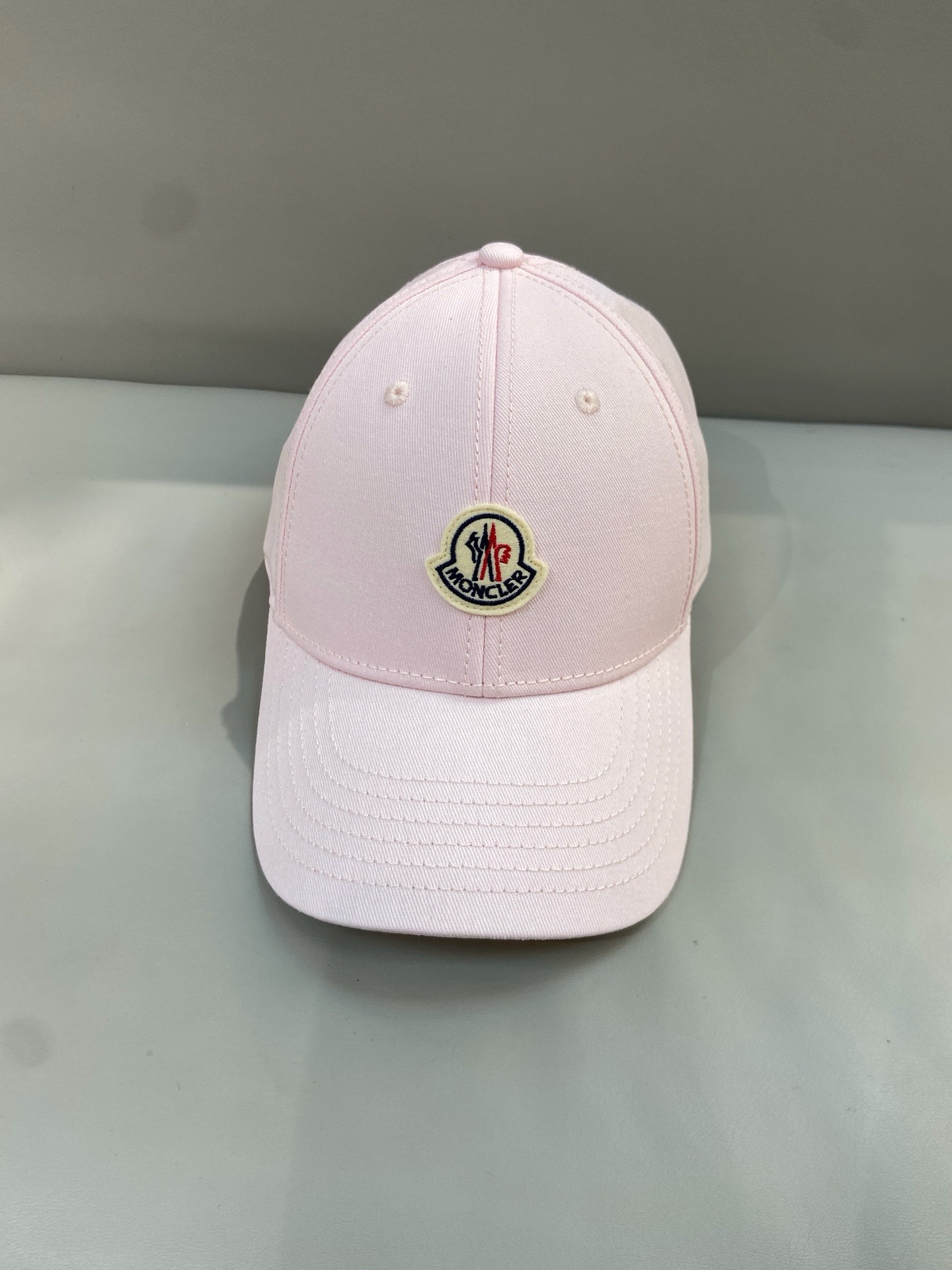 Moncler 粉色帽子