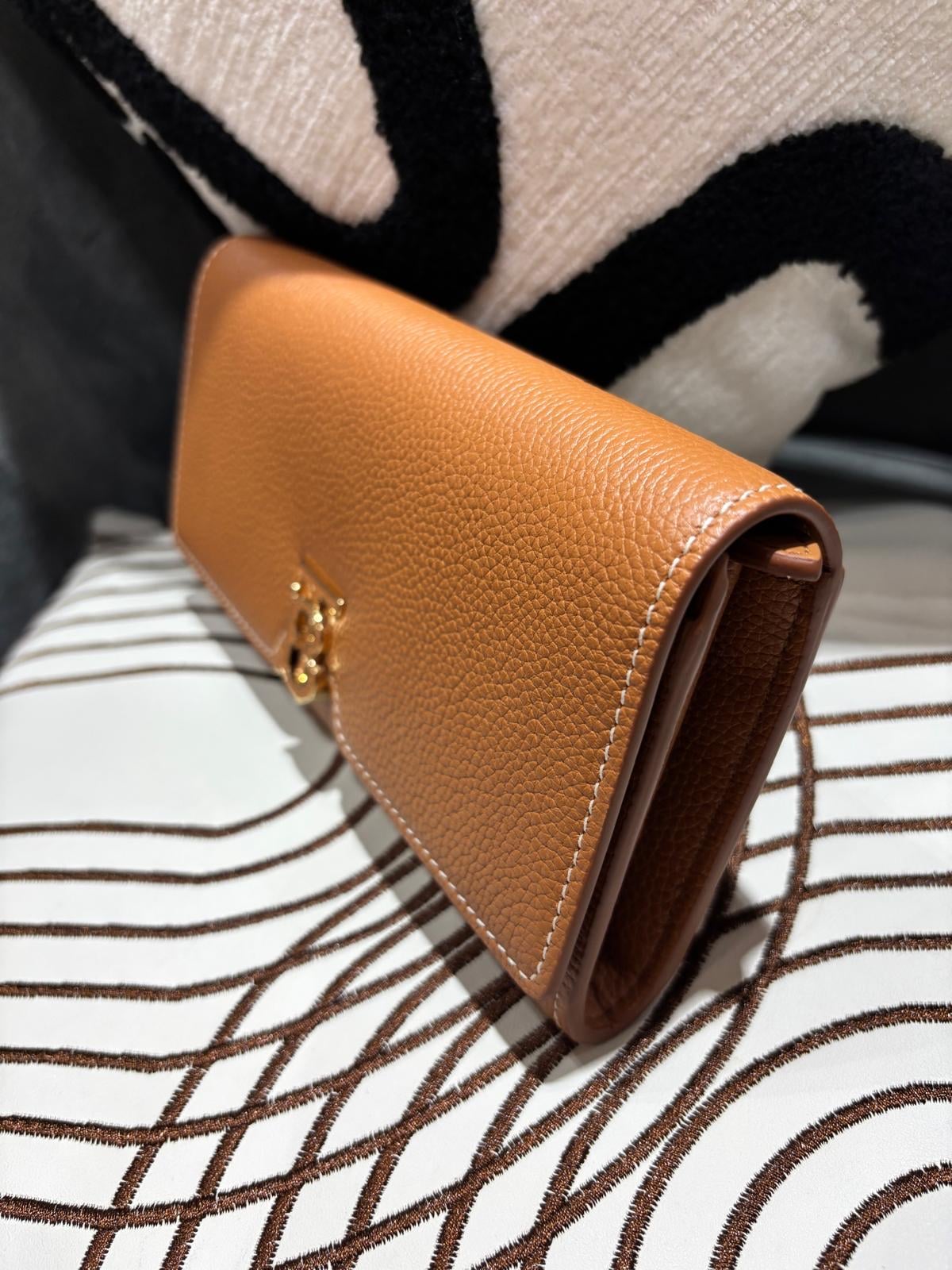 未使用品 Burberry Flap Long Wallet Calfskin Tan 100%Authentic, Unused 未使用品 ✅Dust bag