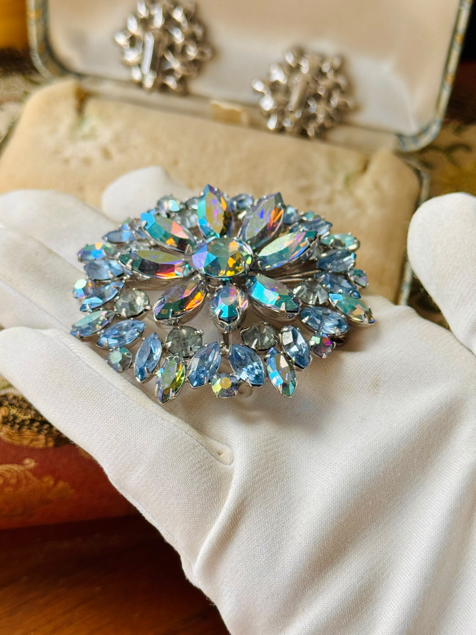 Vintage 1950s Designer Quality Blue Aurora Borealis Brooch and Clip Earrings Jewelry Set (MT2628)