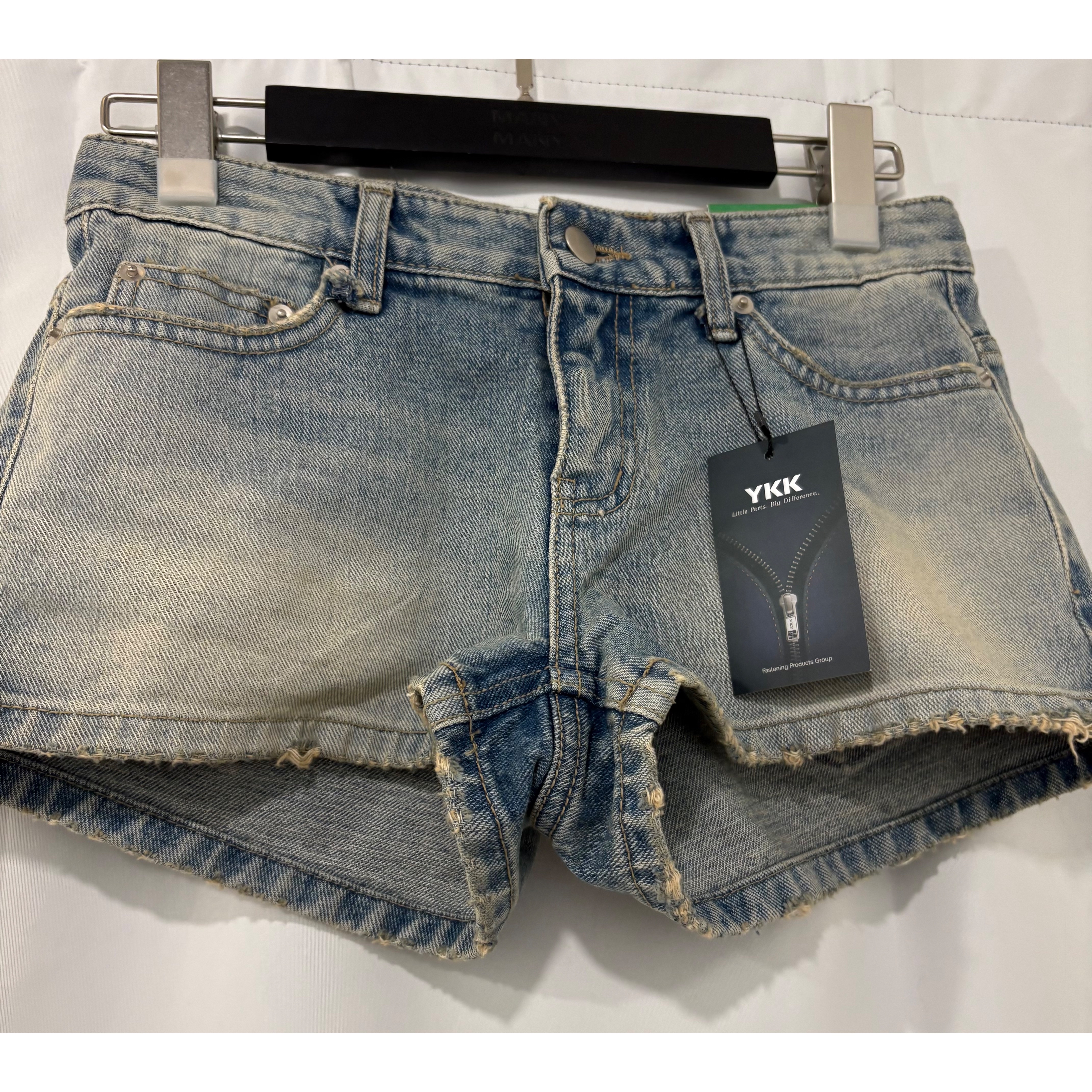 優惠價7月8截🩶2607G《LOW-RISE WASHED DENIM SHORTS》