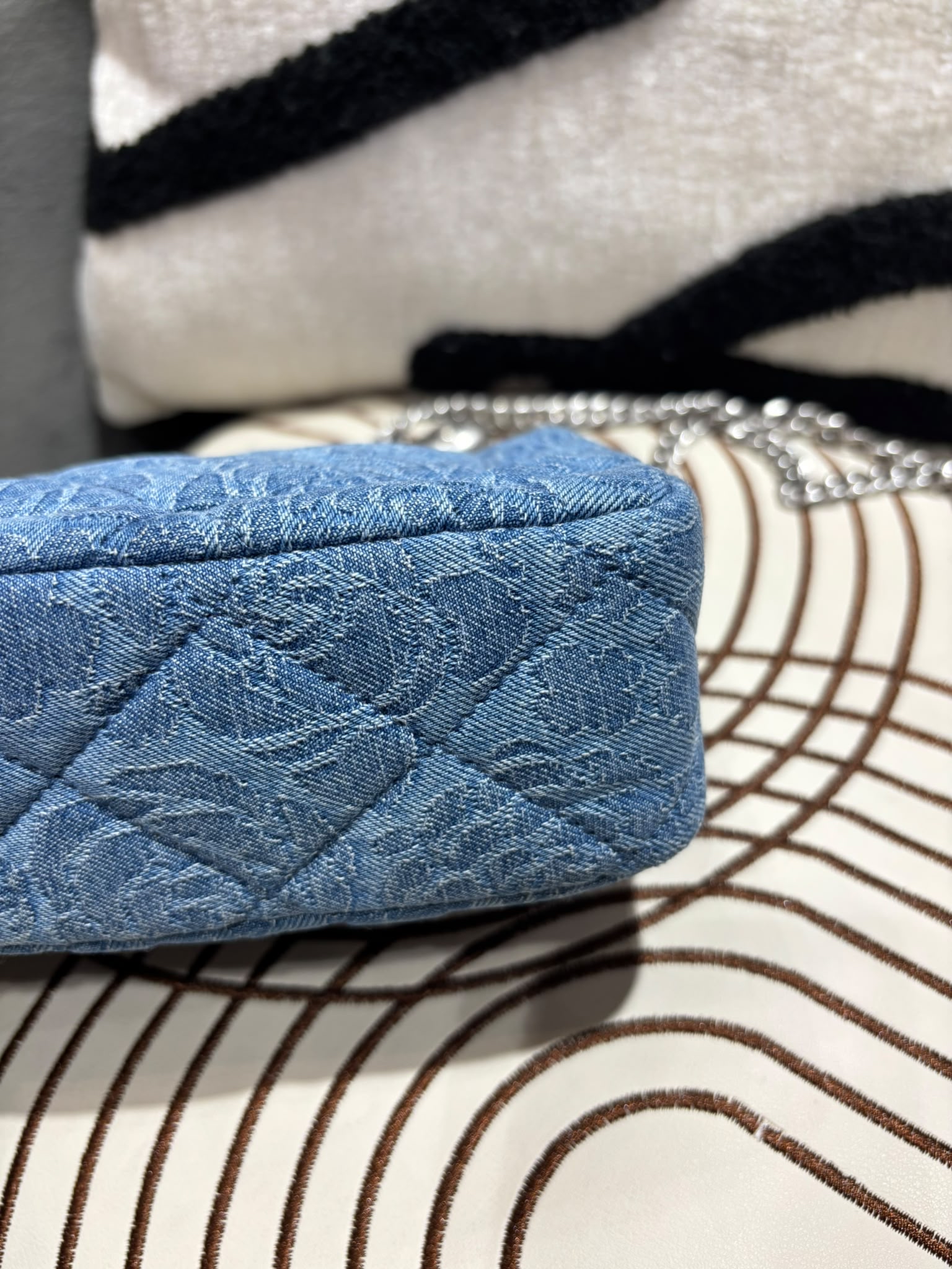Chanel Mini flap bag with Heart Chain Shoulder Bag AS3829 denim 23P 100%Authentic, 99%New ✅晶片✅Dust bag✅Box