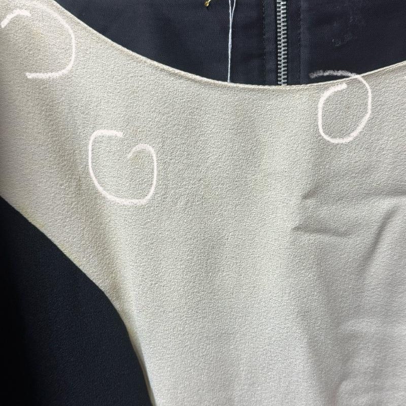Rare! 1960s Black and Cream White MOD Summer Dress with Bow Accent - Dry Clean only(MT2526)