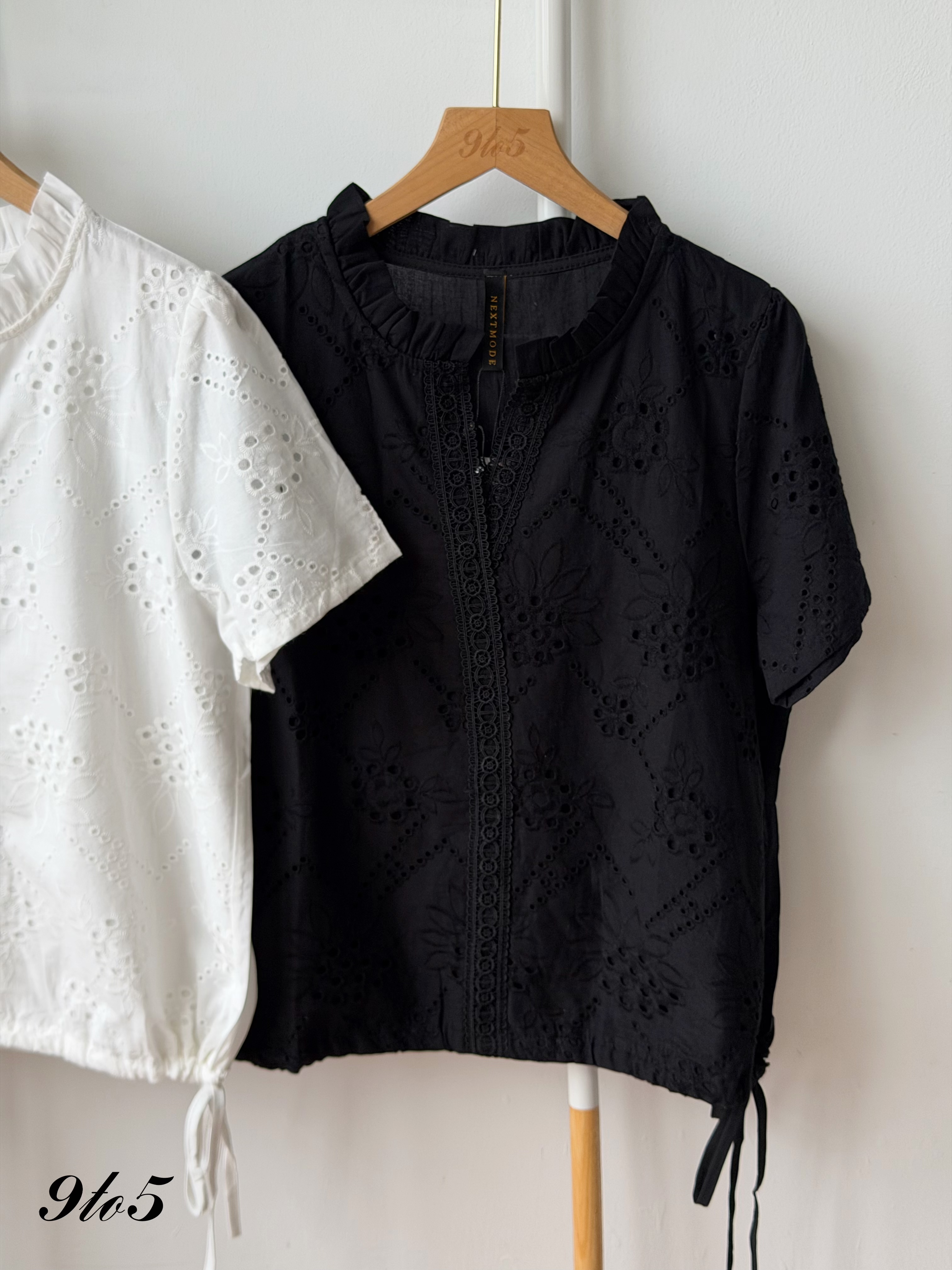 T4470 Ruffle Collar Lace Floral Blouse - Black & White