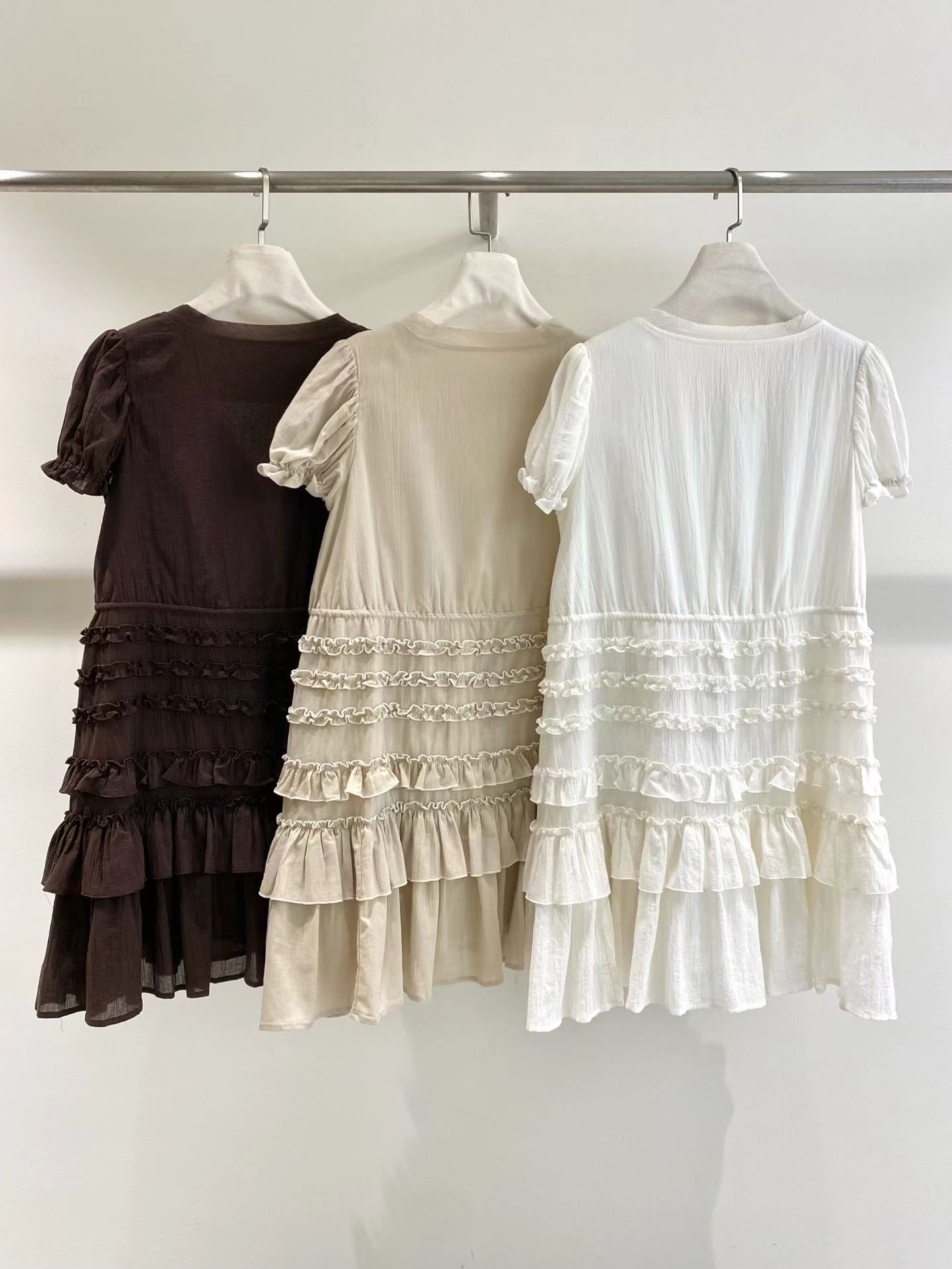 Girly V-neck shirred dress
