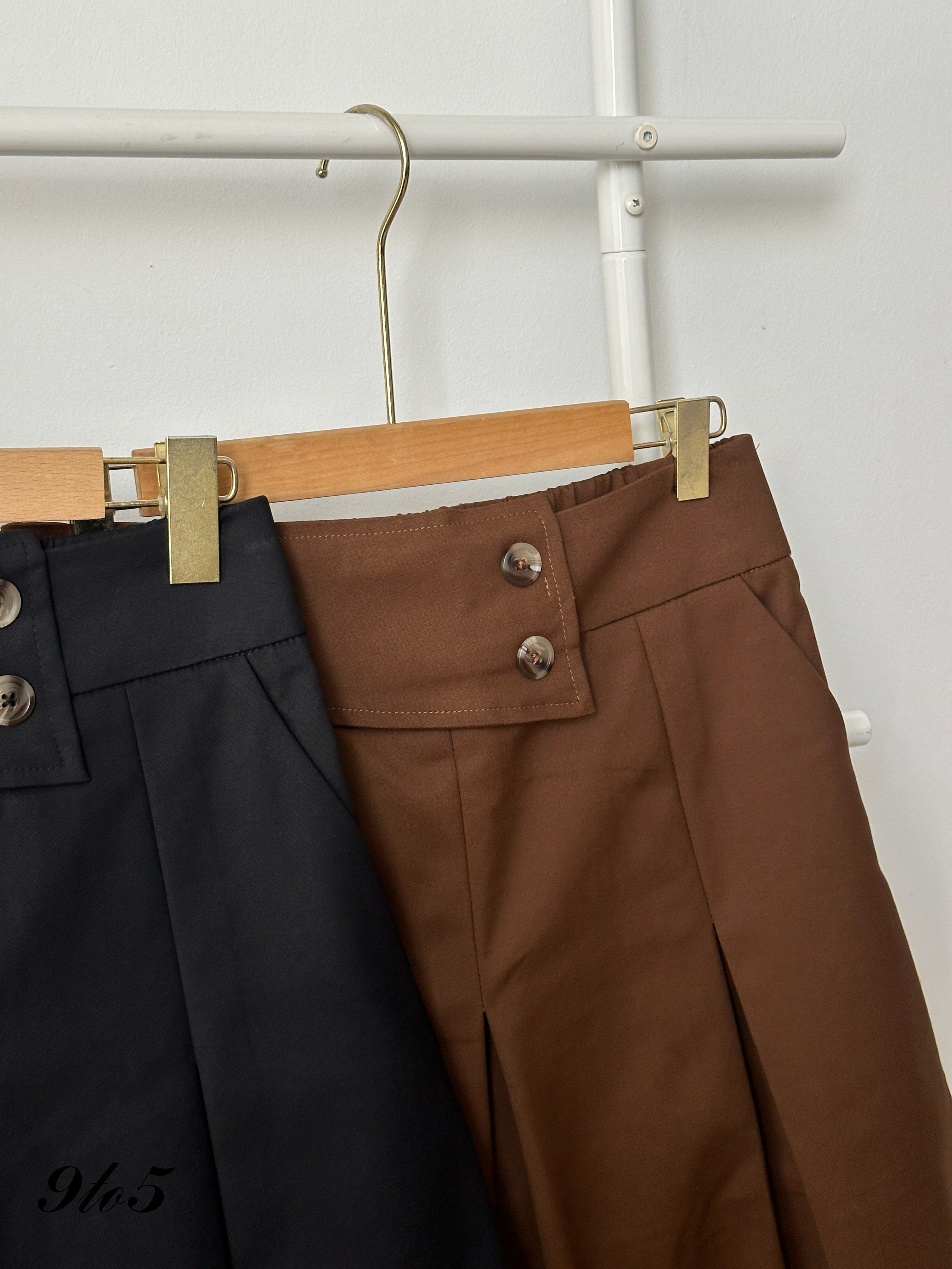 S1858 A Line Short Skirt - Black & Brown