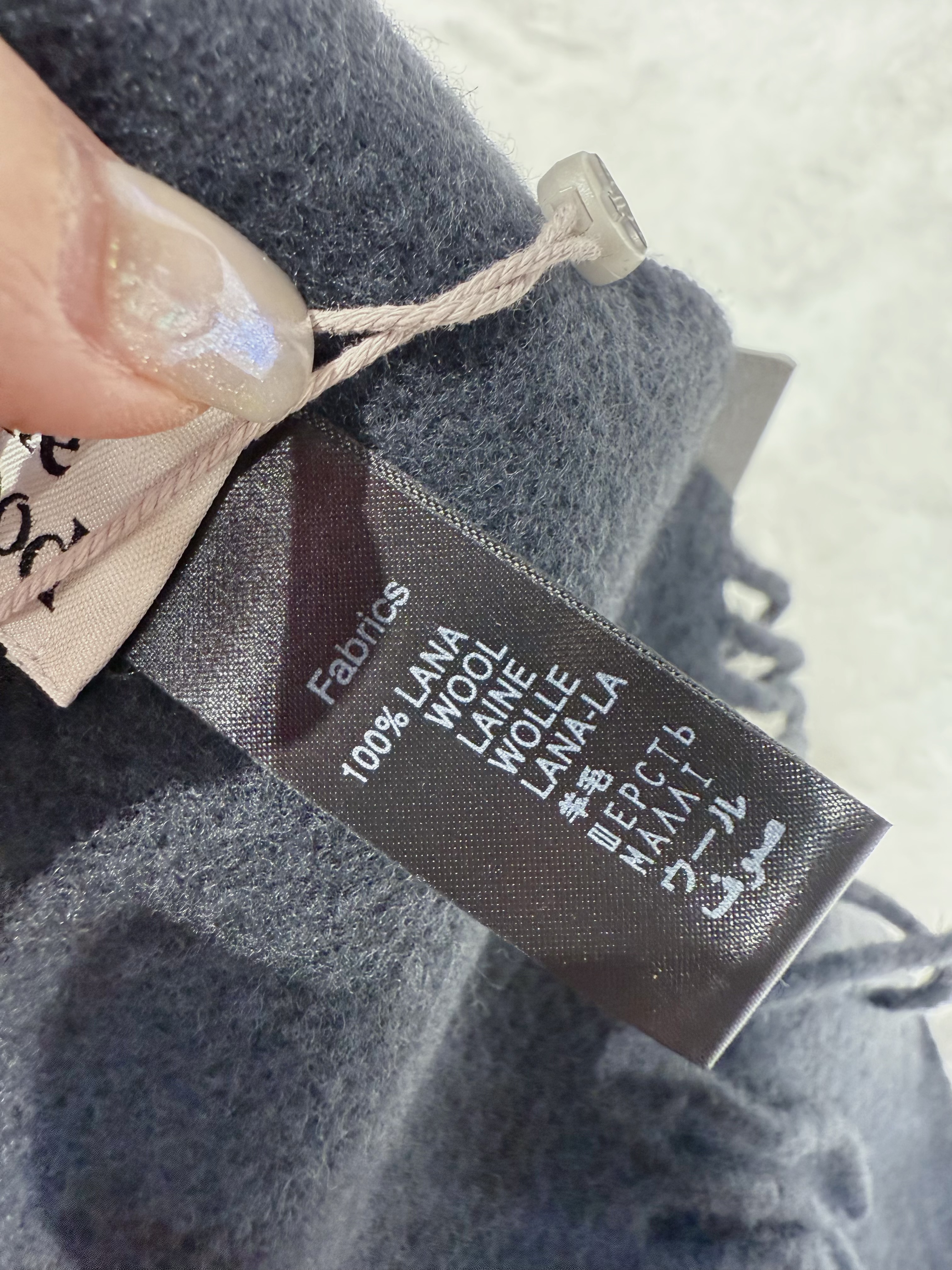 VW EMB scarf dark grey