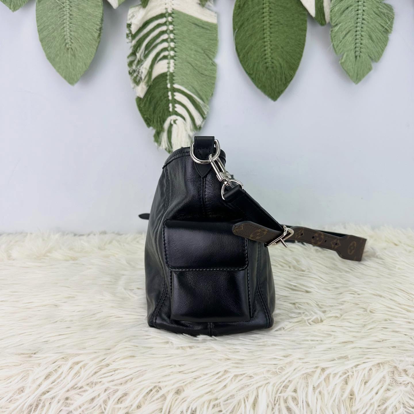 LV 🤍PRE OWNED CarryAll Cargo 黑武士 29cm 晶片款🖤