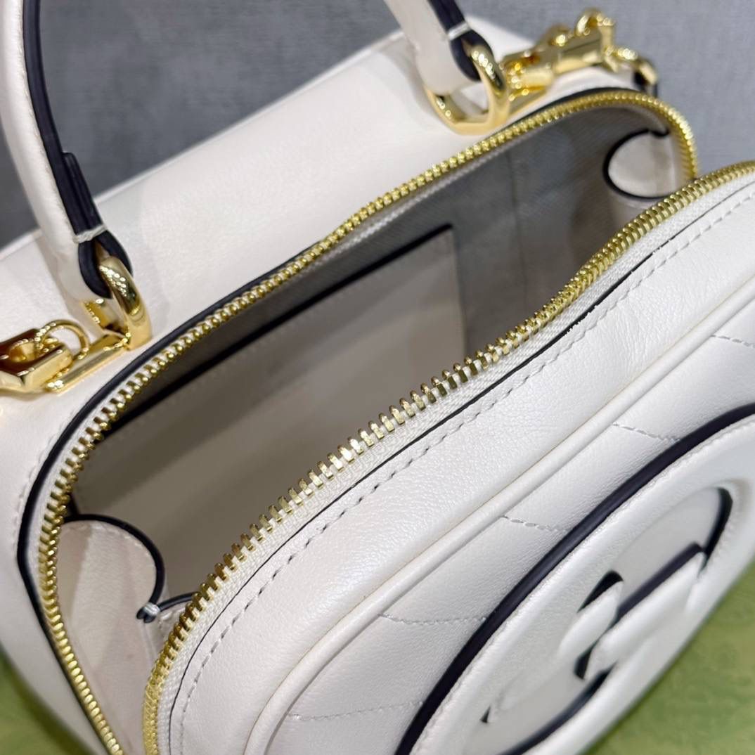 ▪大货实拍 𝐆𝐮𝐜𝐜𝐢 𝐁𝐥𝐨𝐧𝐝𝐢𝐞系列产品 型号：744434 尺寸：17*15*9cm