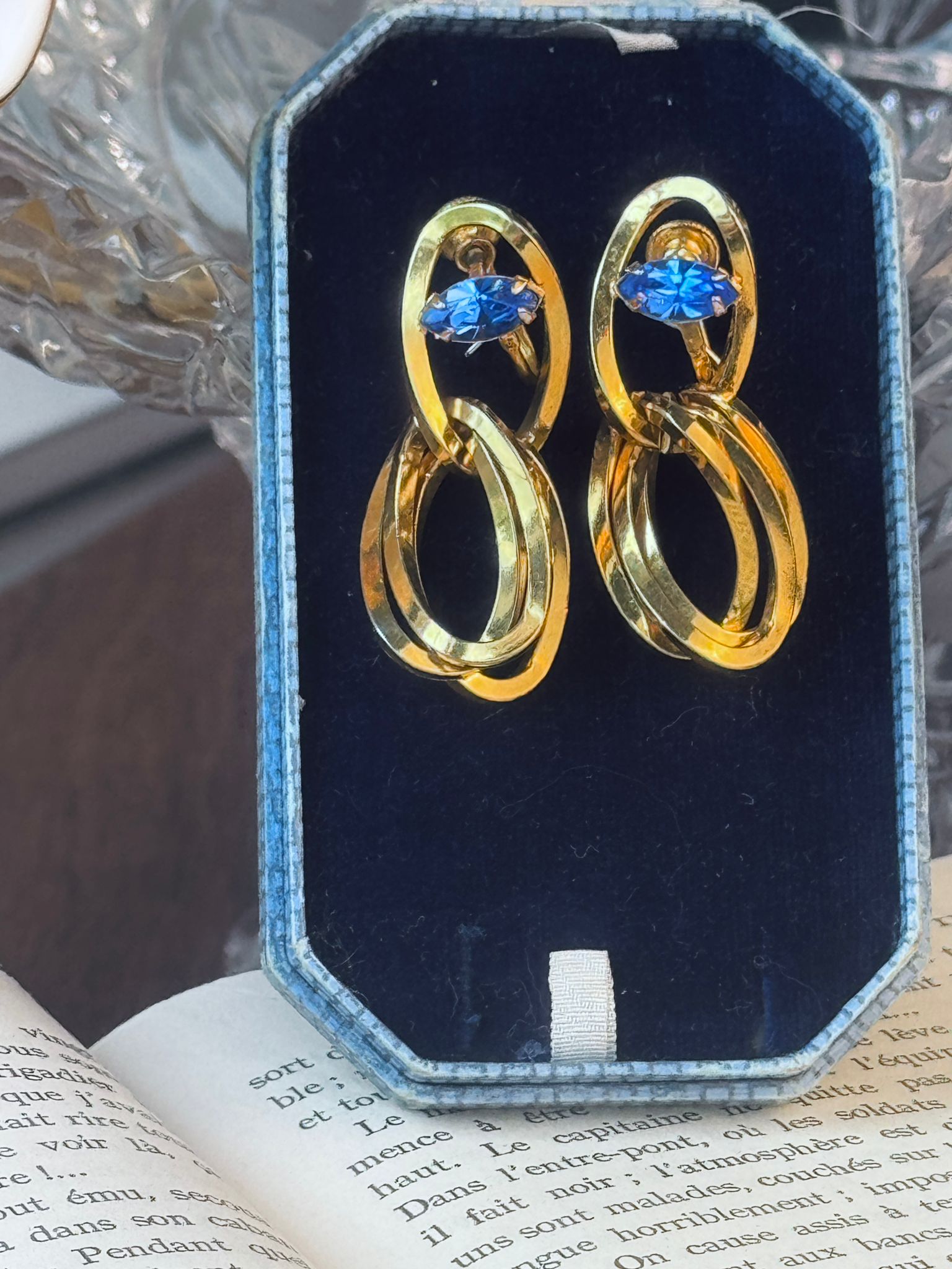 Vintage C.a. 1950s Royal Blue Glass Sculptural Loop Dangle Screw-back Earrings (MT2589-18)