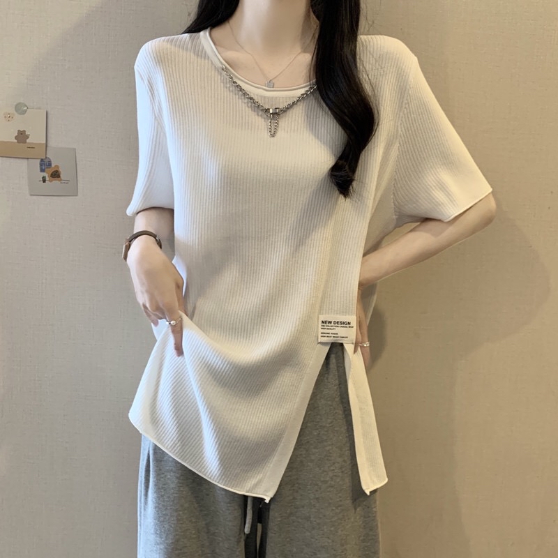 B80(866) 韩版甜酷风银链条边领下摆单标签开角黑白针织上衣