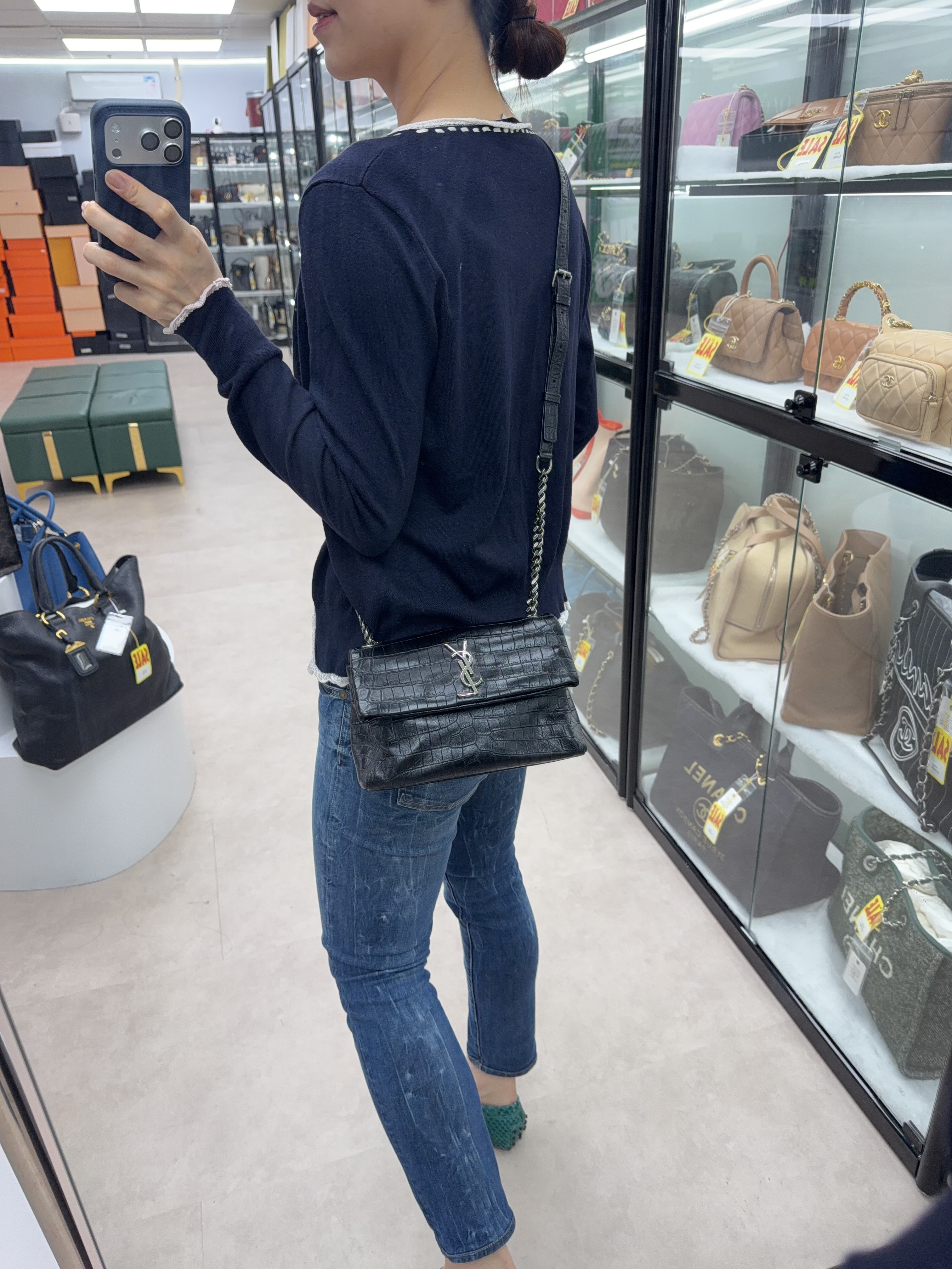 YSL 🤍PRE OWNED YSL 黑銀鱷魚壓紋 鏈條包 斜孭包🖤