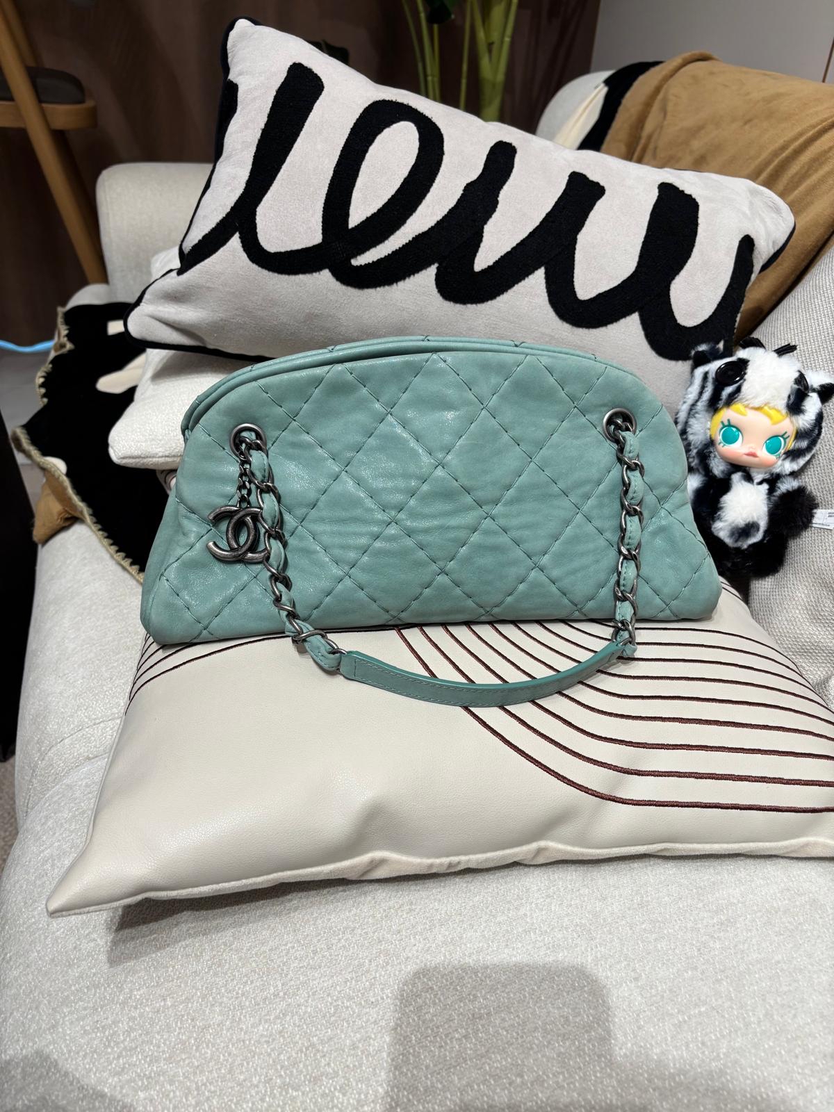 chanel mademoiselle Shoulder Bag 100%Authentic, 95%New ✅Card✅Dust bag