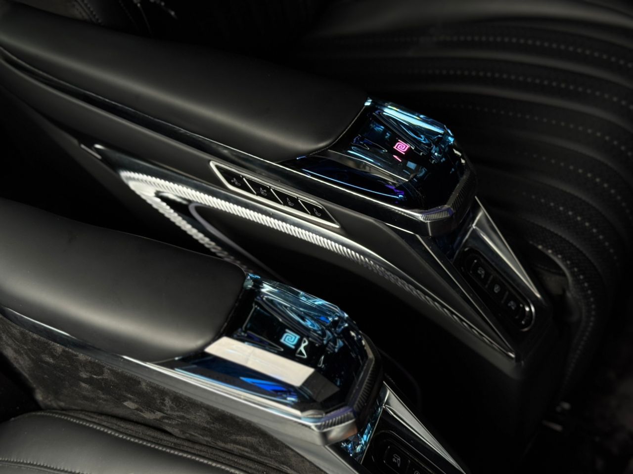 HIACE CRYSTAL 5.0 PILOT SEAT / UNI-ST-6004-HY