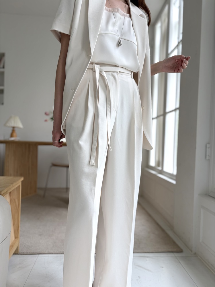 Aveline Relaxed Fit Blazer (Ivory)