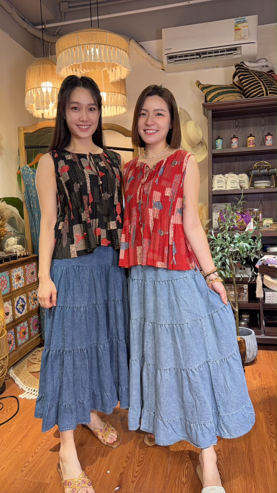 3151 Red Fish Pleated Top