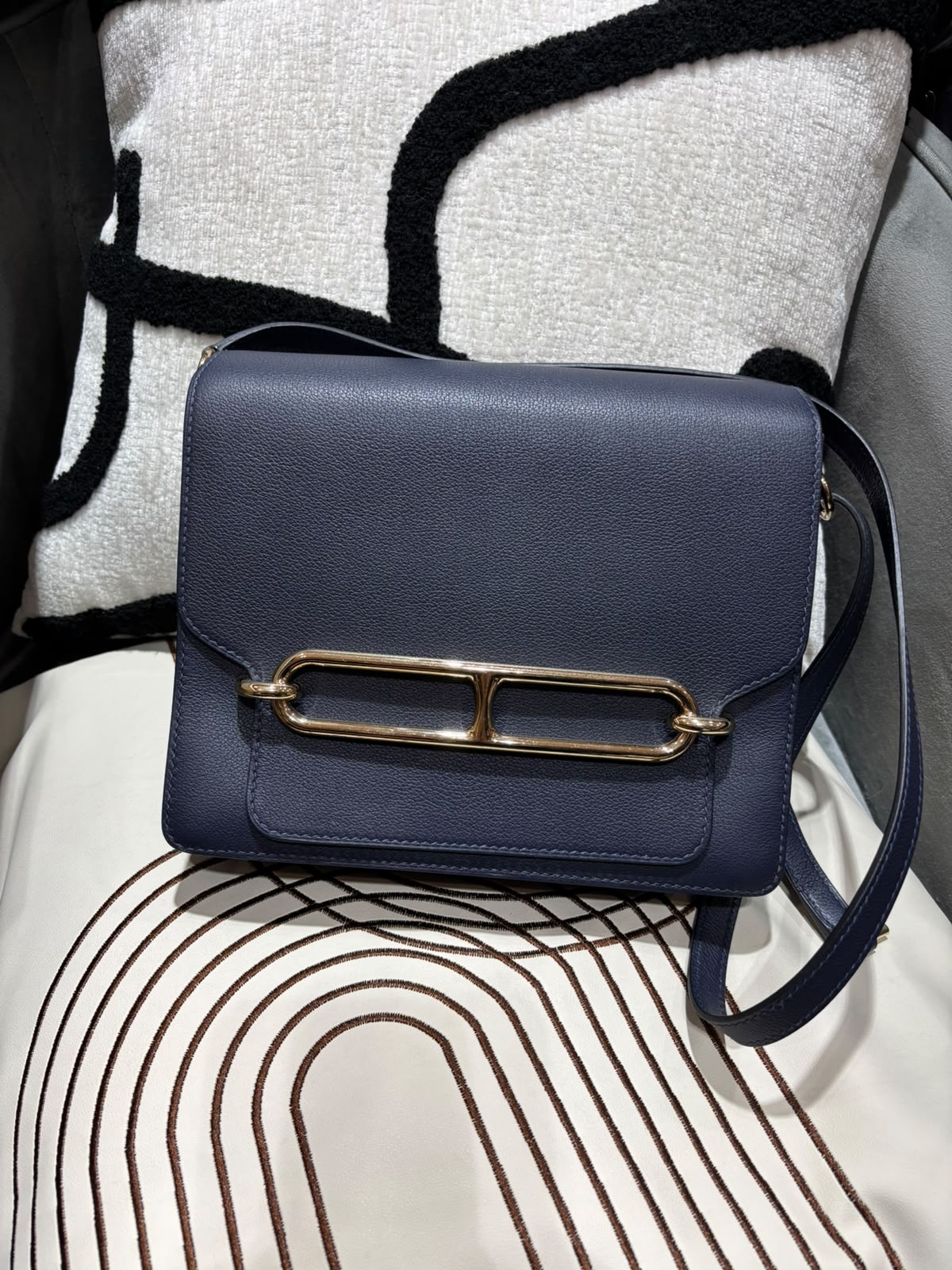 Hermes ROULIS 23,STAMP Y  海軍藍色 100%Authentic, 98%new  ✅dust bag ✅box