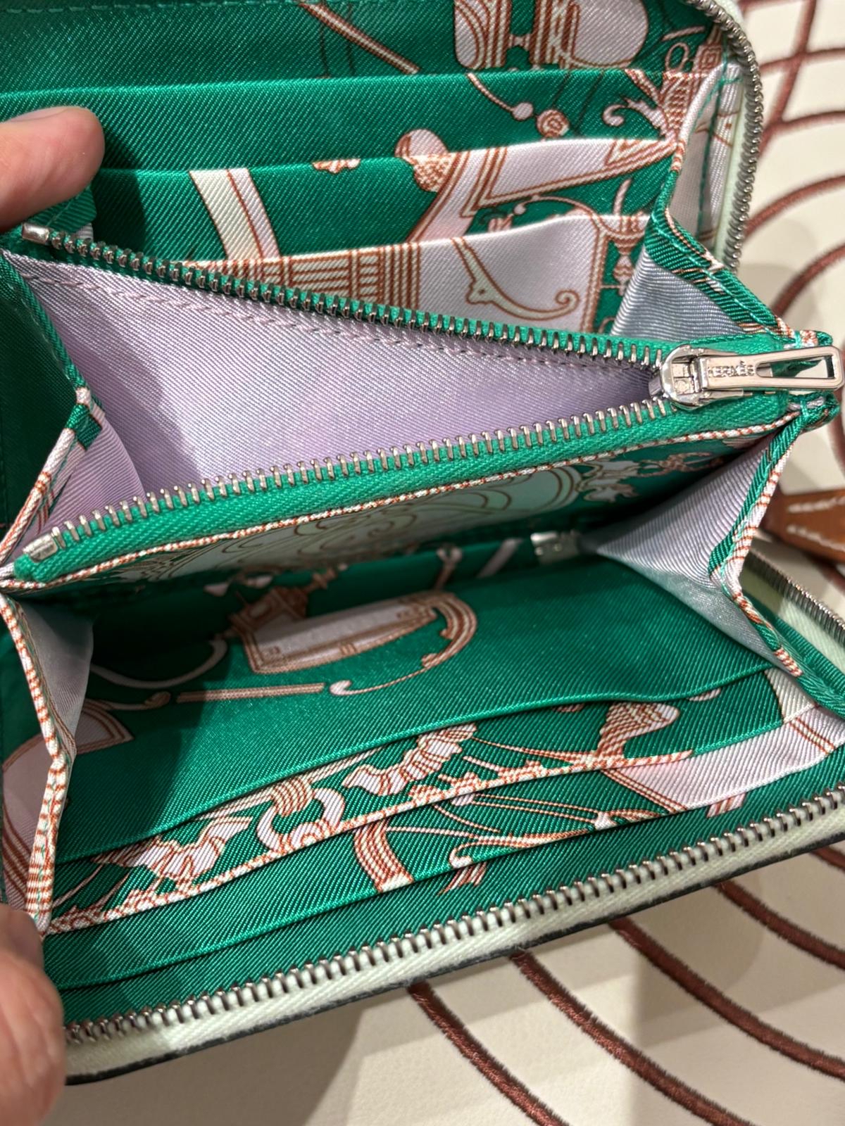 Hermes Silk in compact STAMP U 氣泡綠色 100%Authentic, 98%new ✅box 