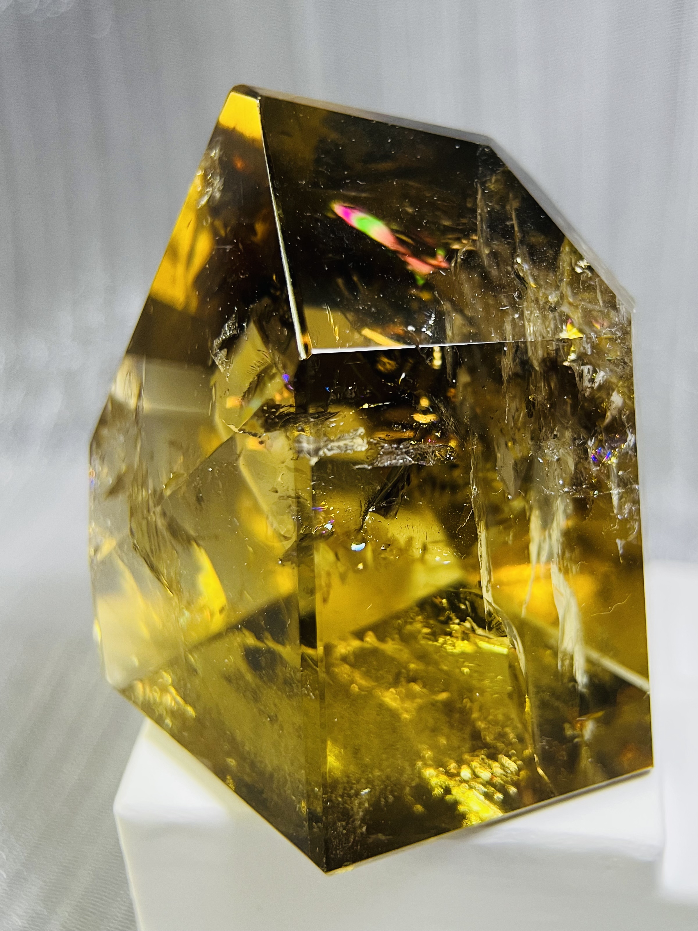 29RA170原石擺件｜茶黃阿賽｜帶彩虹🌈