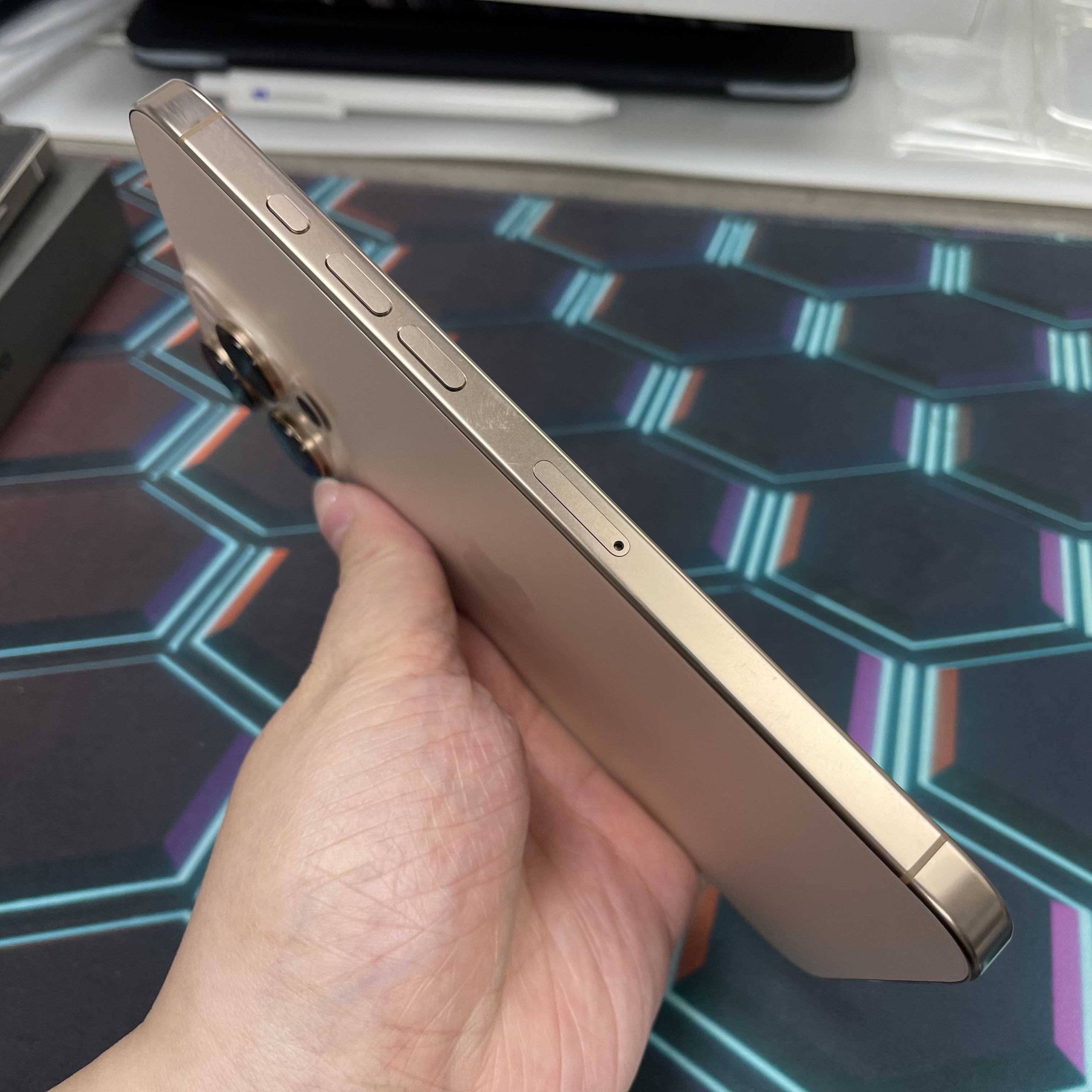 *7721 16 Pro max 勁靚機 256GB 電100 沙色 gold 日版
