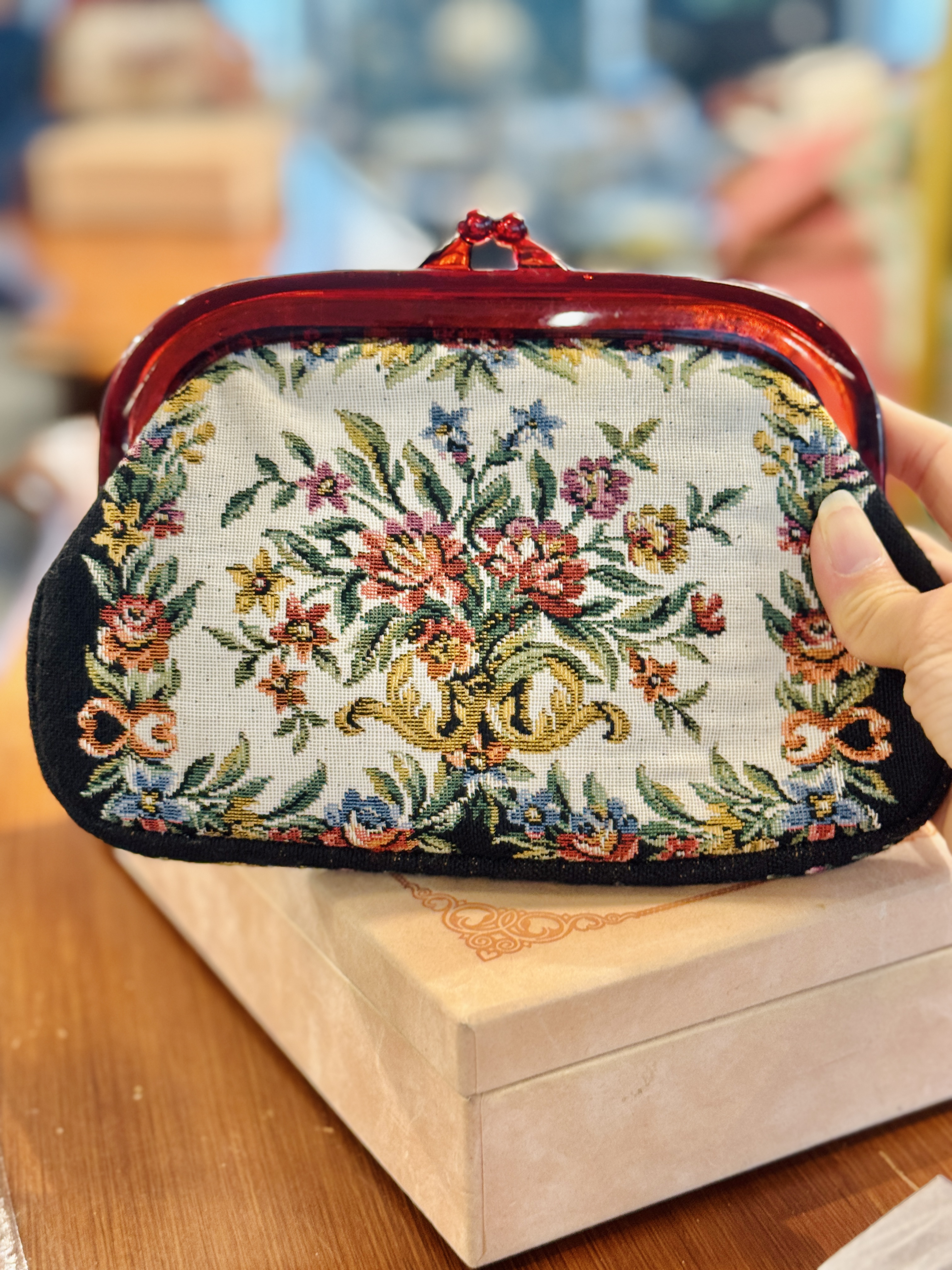 C.a. 1970s Floral Tapestry Clutch with Lucite Frame (MT2508 )