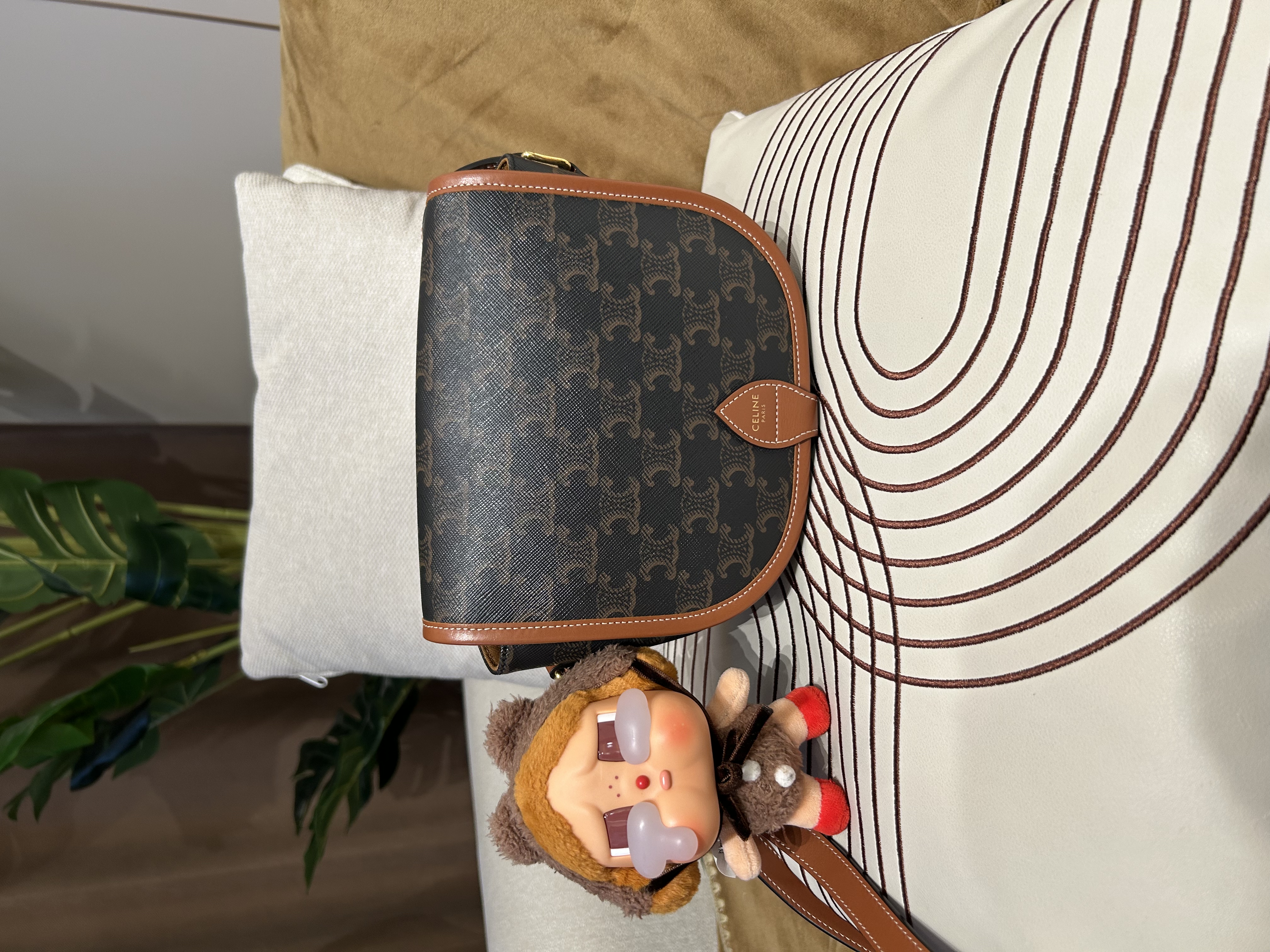 CELINE FOLCO medium 100%Authentic,98%new✅dust bag