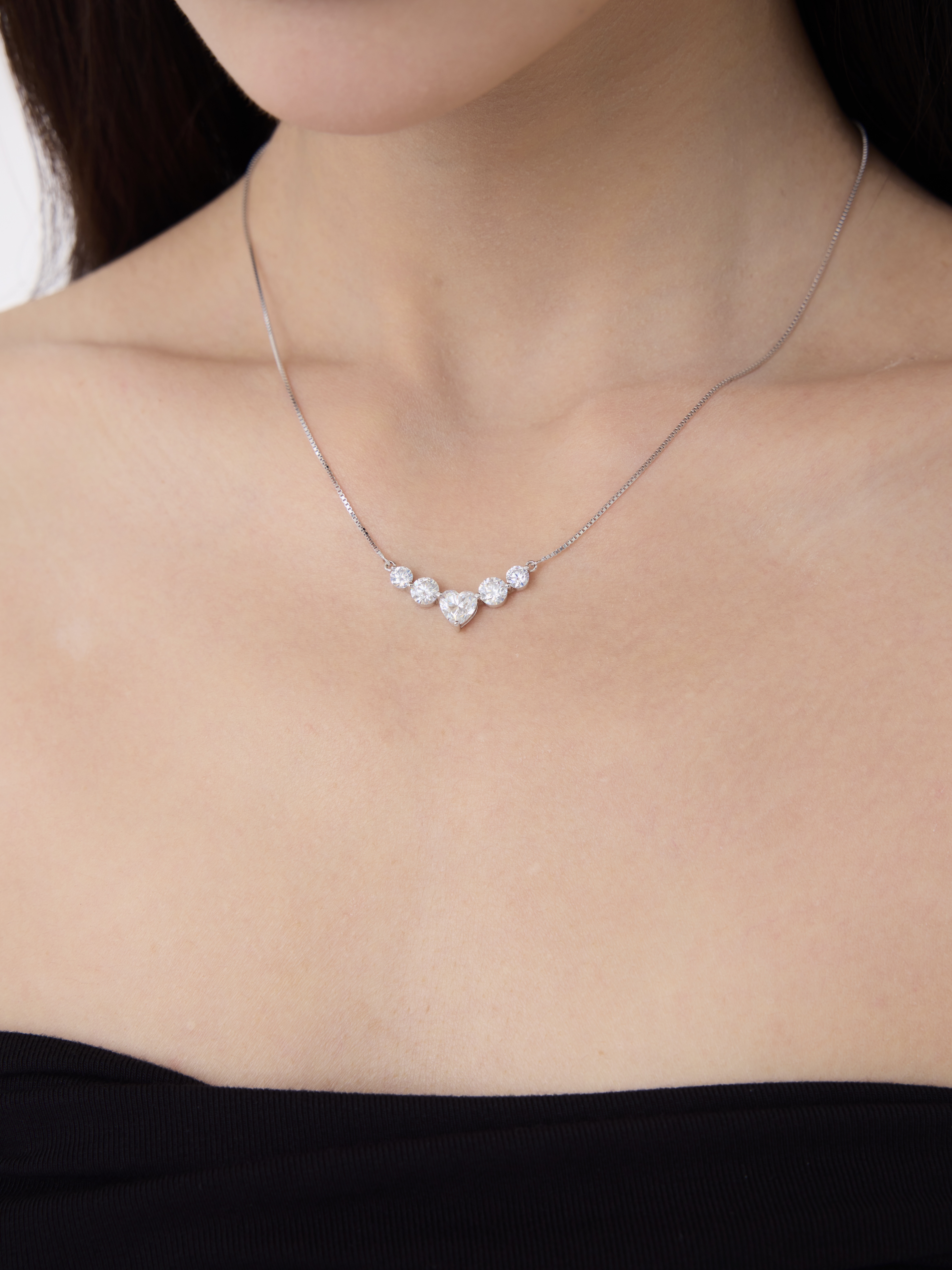 V字心形莫桑石頸鏈V-Chevron Heart Moissanite Necklace