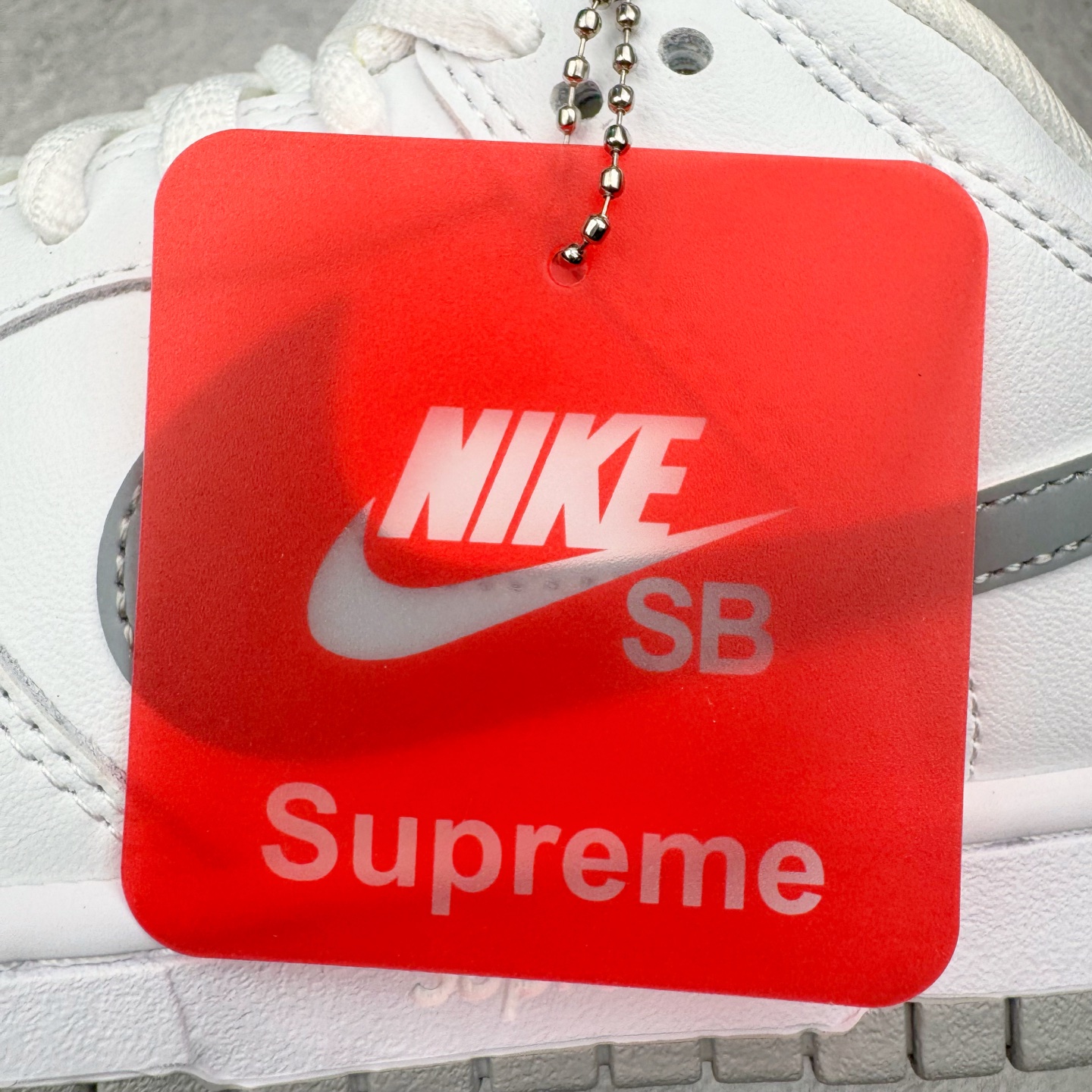 Supreme x Nike SB Dunk Low 94 Metallic Silver HQ8487-100