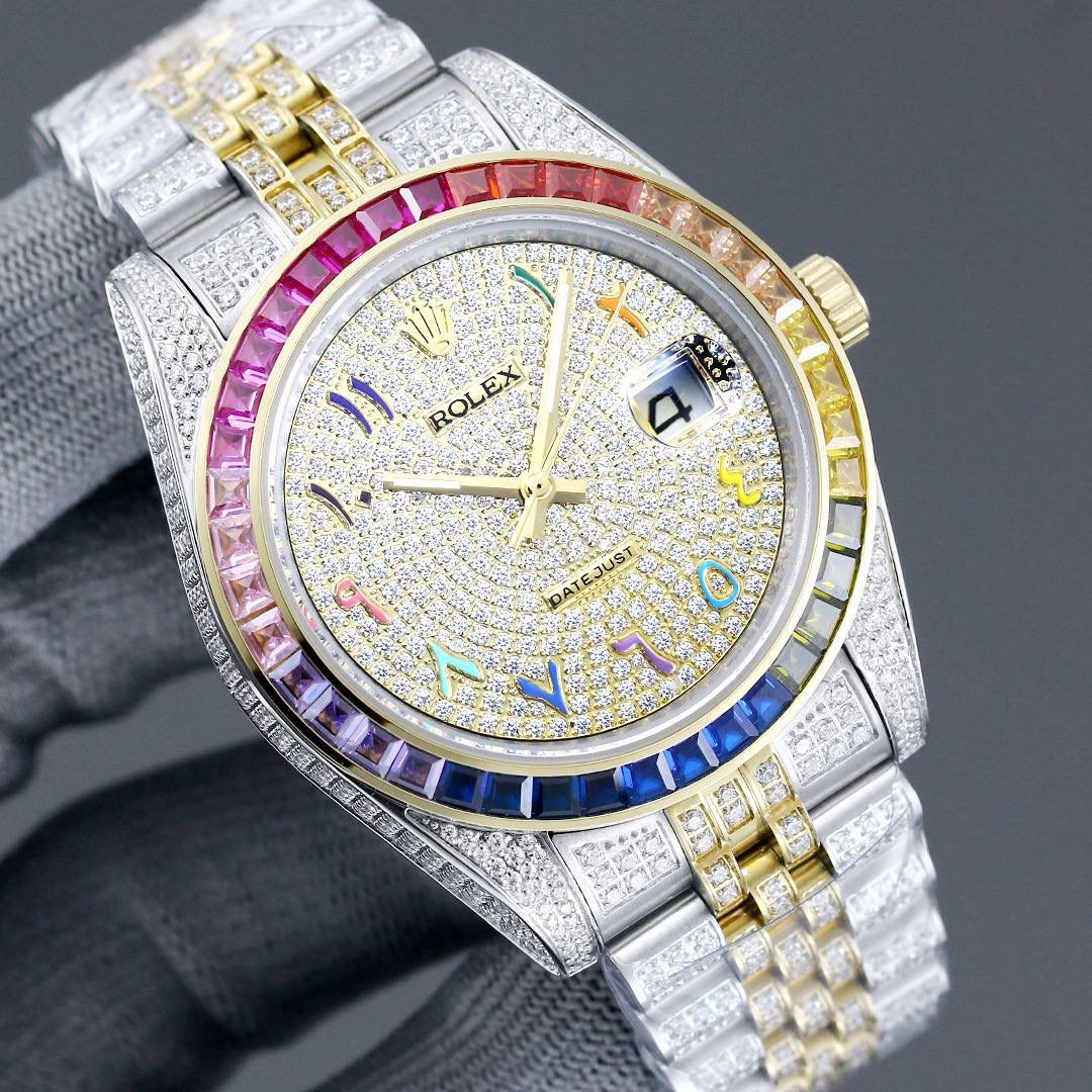 土豪版满钻日志 震撼来袭！ 劳^_^ROLEX蚝式恒动日志系列，堪为宝石镶嵌腕表系列之瑰宝。 永恒黄金腕表镶嵌最珍稀的钻石，充分展现劳力士在宝石镶嵌方面的非凡技艺。 品牌:Rolex劳力士 系列:日志系列腕表 机芯:4813机芯 表带:镶钻精钢表链 尺寸:41mm 材料:316精钢+蓝宝石玻璃✨