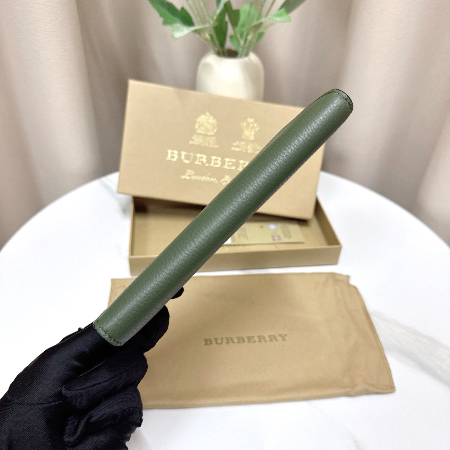 【預訂貨品】閒置新⭐️  Burberry綠色長款銀包