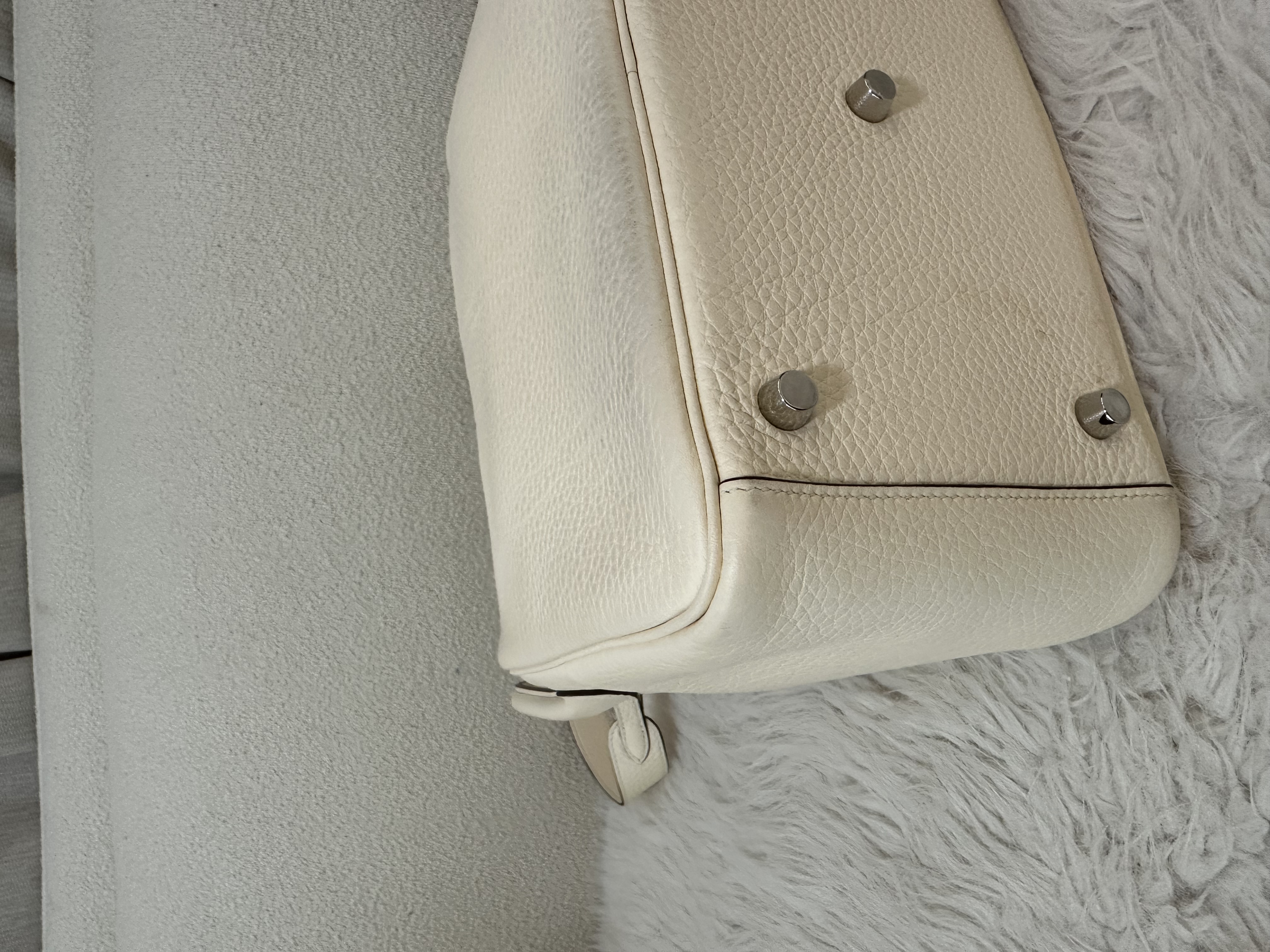 Pre-owned Hermes Lindy 26/ Stamp U/ Product Code: 26022118