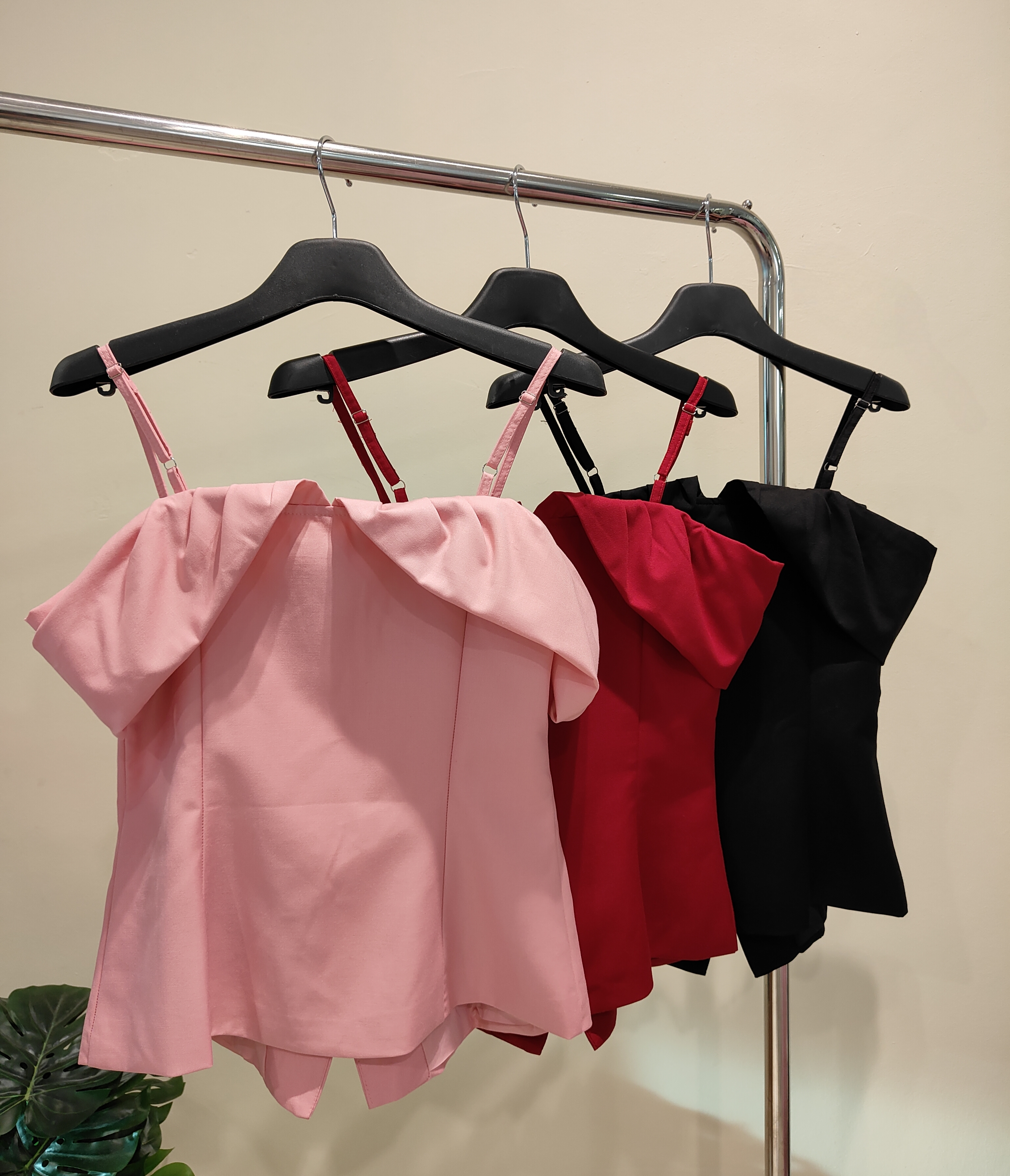 独家一字领有肩带上衣 2624