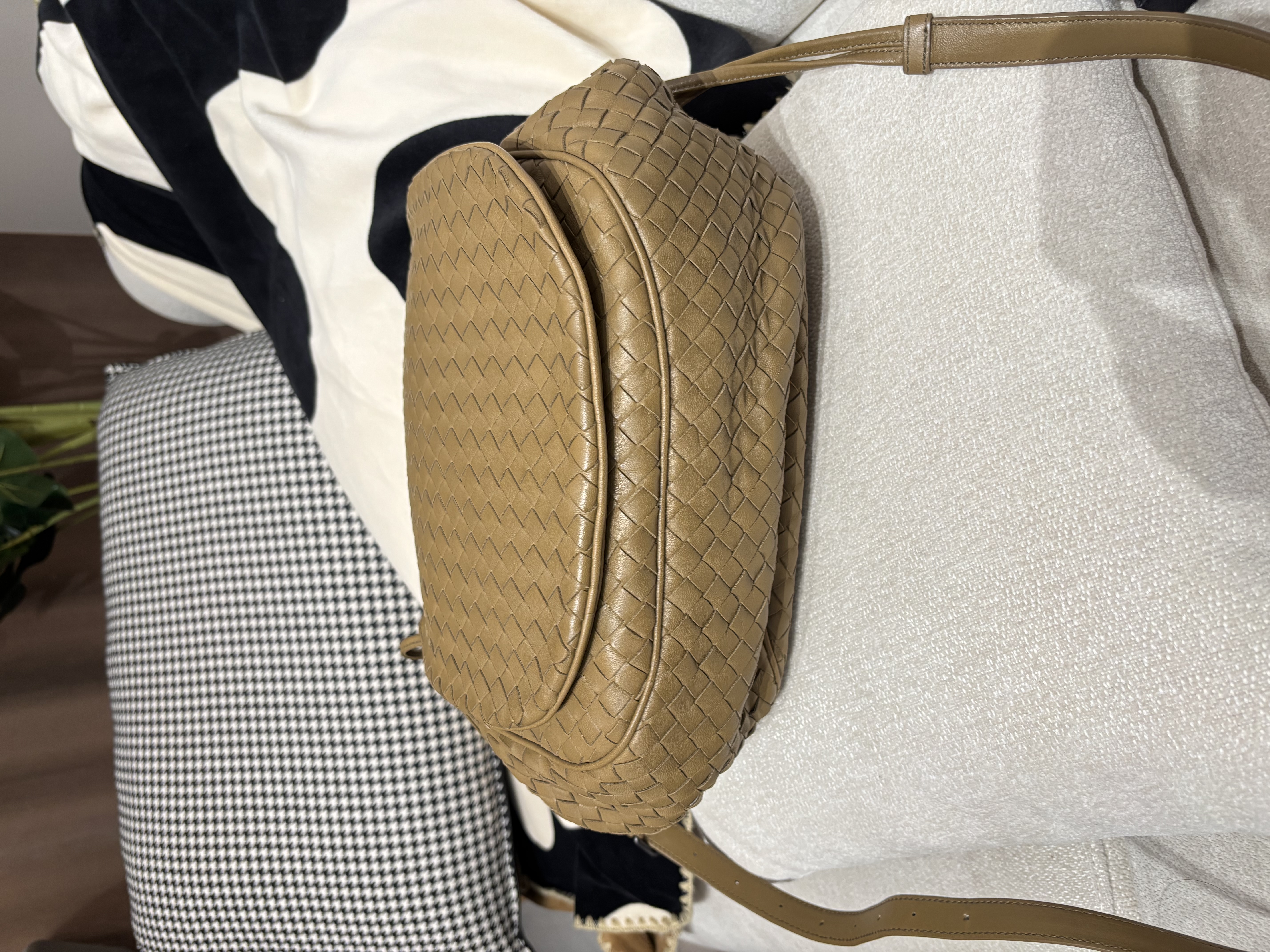Bottega Veneta BV Shoulder bag flap bag 100%Authentic, 98%New