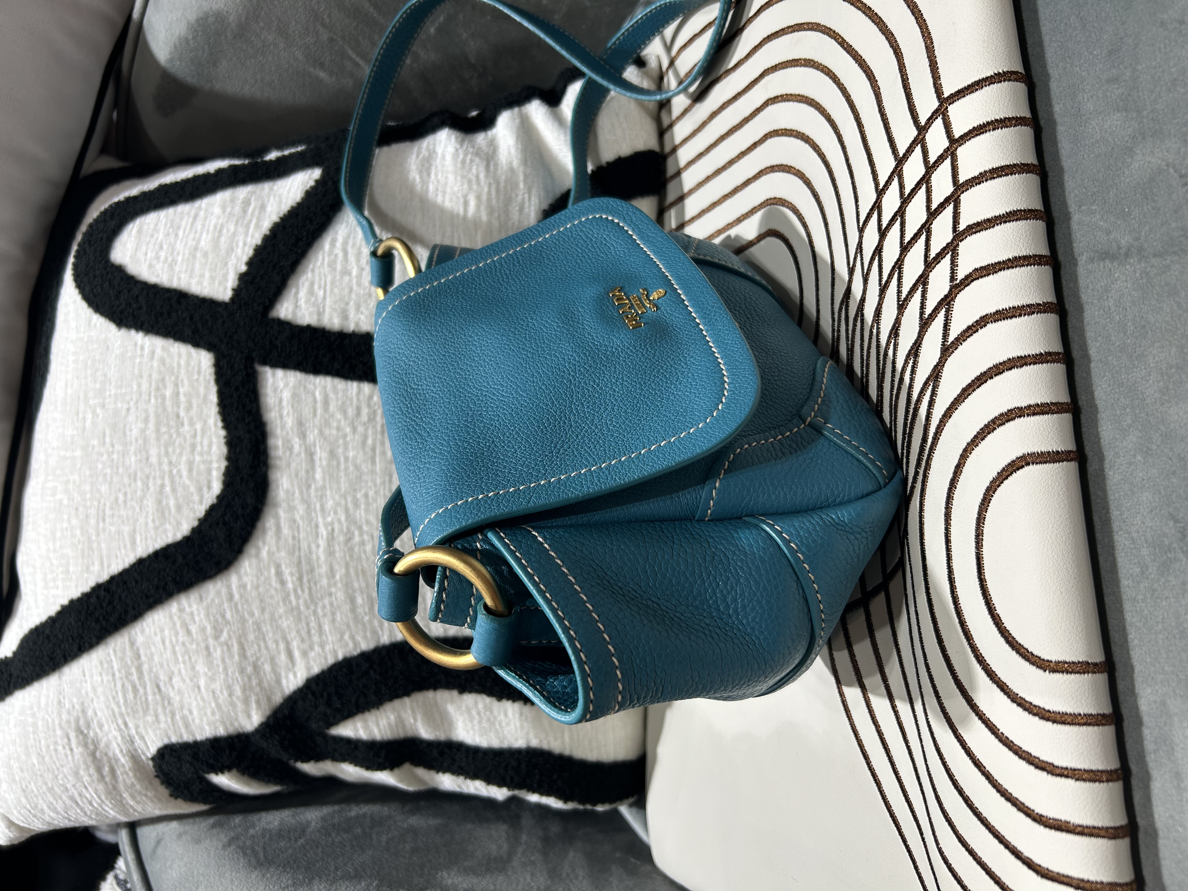 Prada Turquoise Calfskin Vitello Daino Mini Crossbody Bag 牛皮 斜揹袋 100%Authentic, 98%new  ✅dust bag 