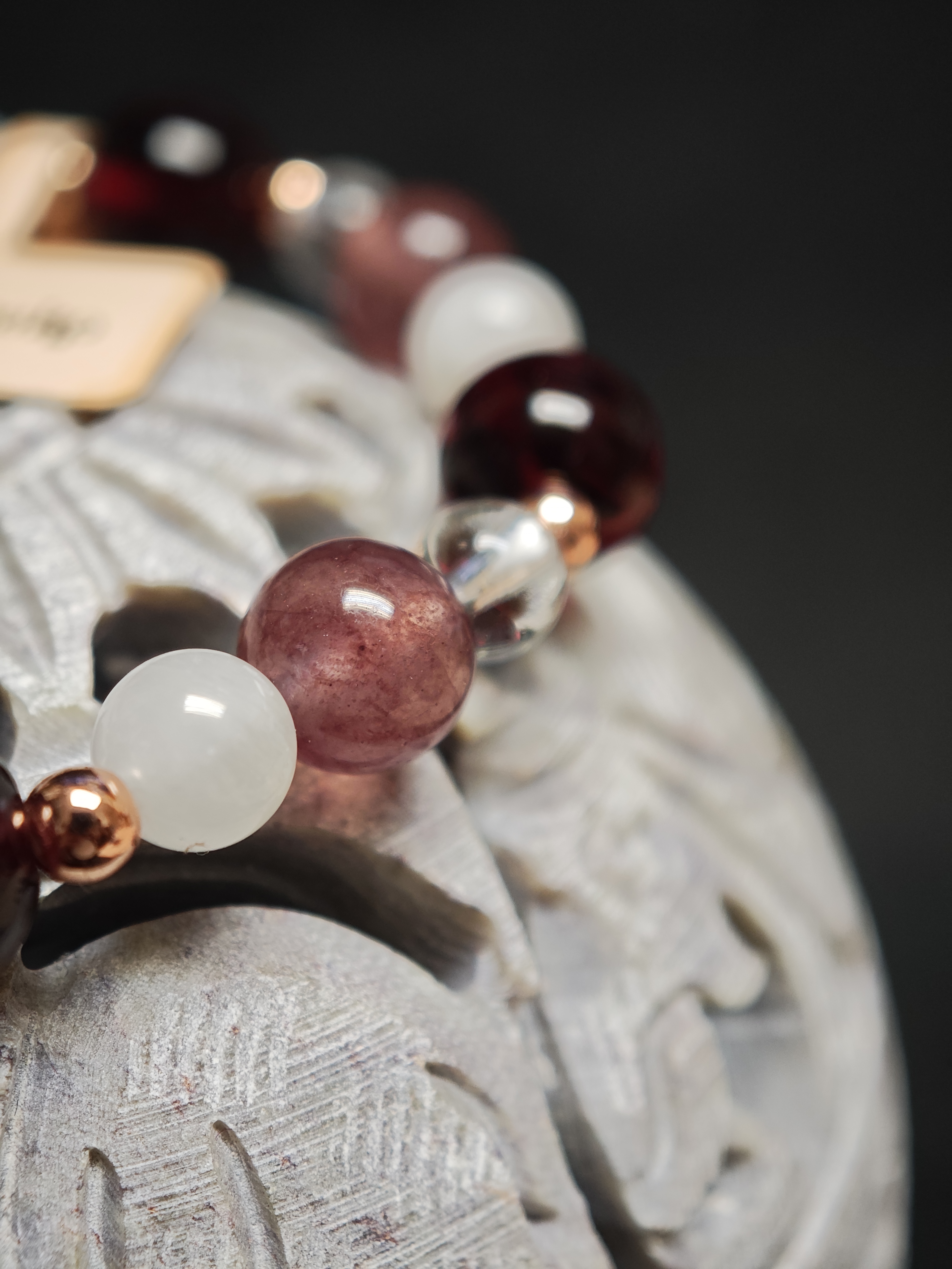 ✨新品DIY水晶手串😑✨♥️石榴石✨🌕月亮石✨❣️鴿血草莓晶功效✨⚪白水晶✨