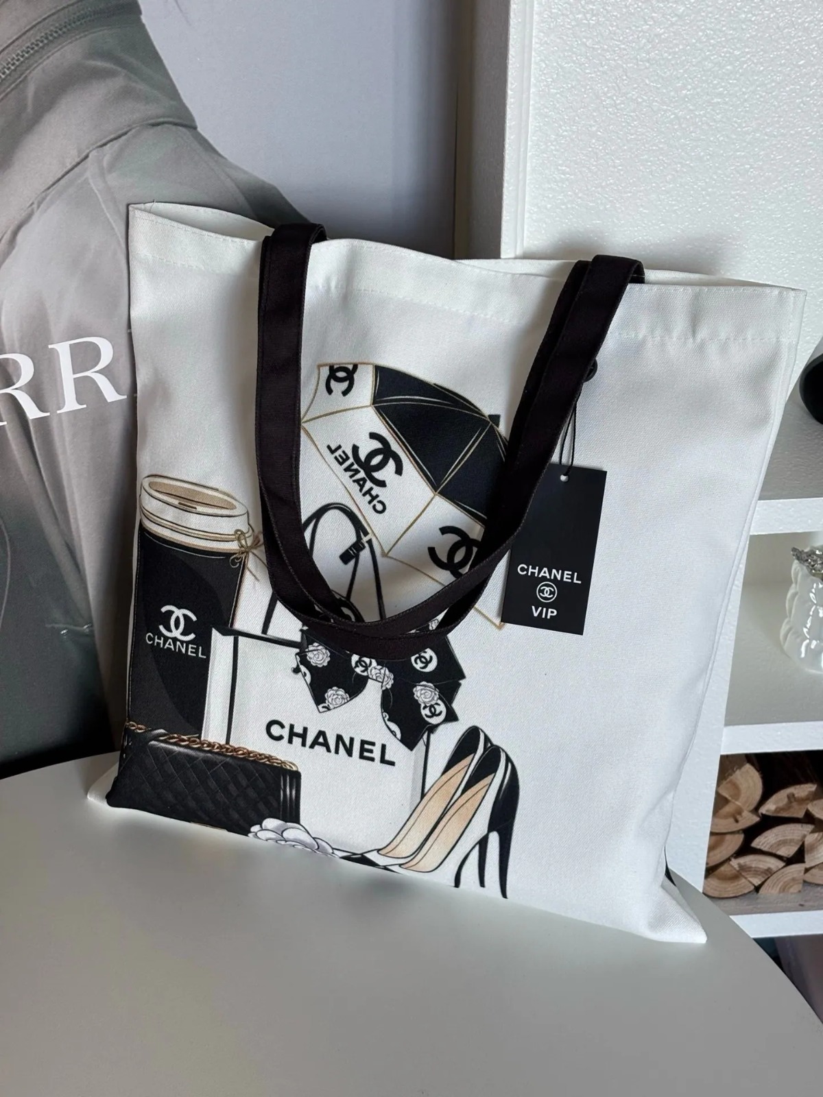Chanel VIP禮贊復古插畫大容量帆布包