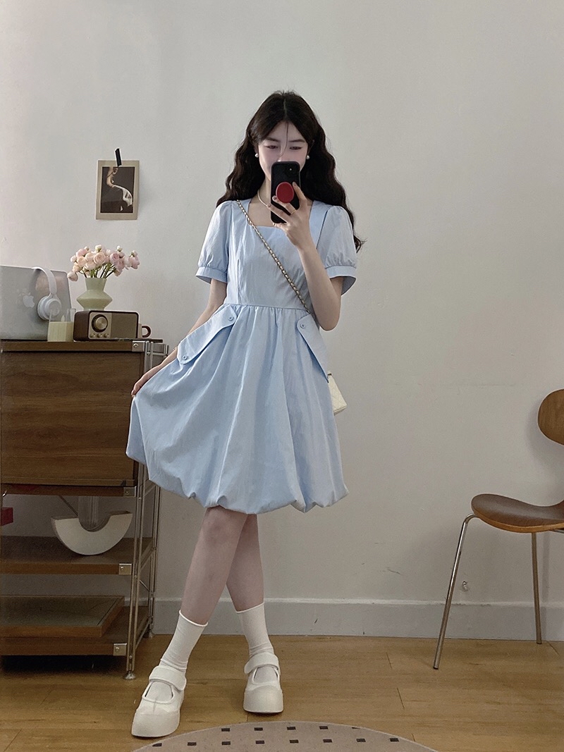 B204(21805) 法式温柔风方领折角边口袋下摆花苞边3色连身裙