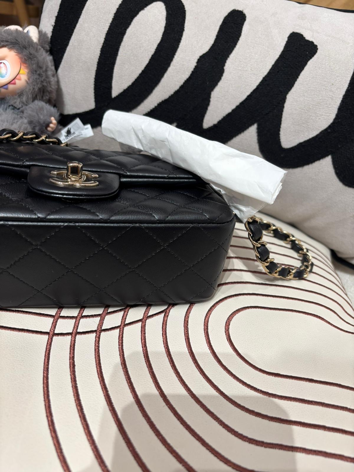 Chanel mini flap bag A69900黑金cf20,晶片 100%Authentic ,99%new ✅晶片✅塵袋✅box