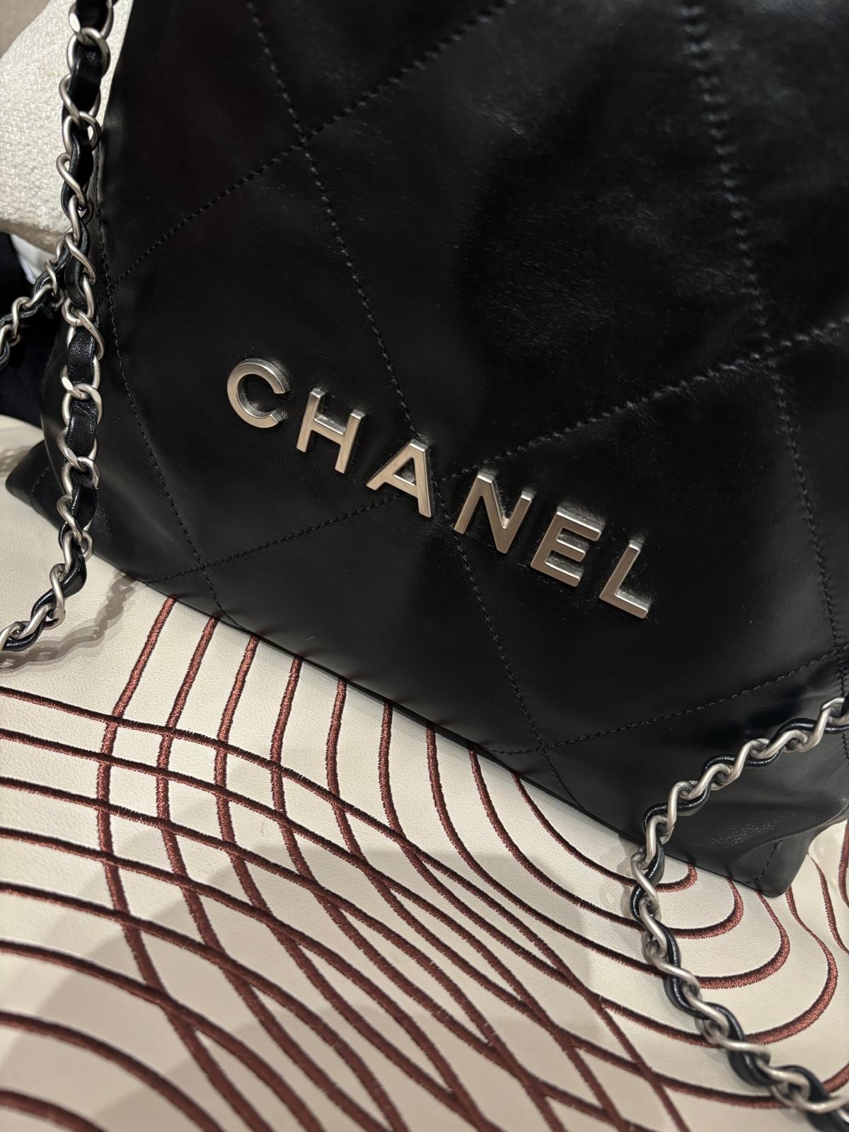 Chanel 22 backpack small calfskin 黑色牛皮銀字, 100%Authentic, 98%new ✅收據副本✅Dust bag