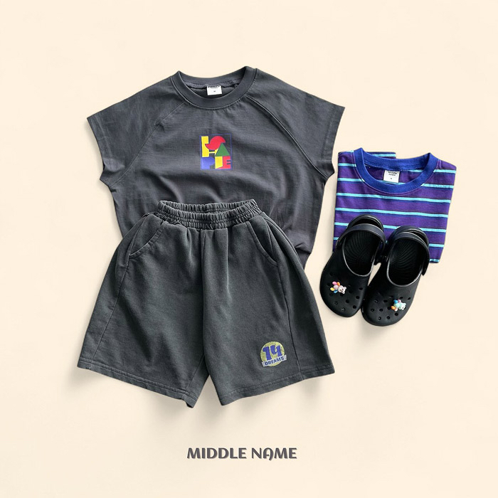 🇰🇷middle name tee 