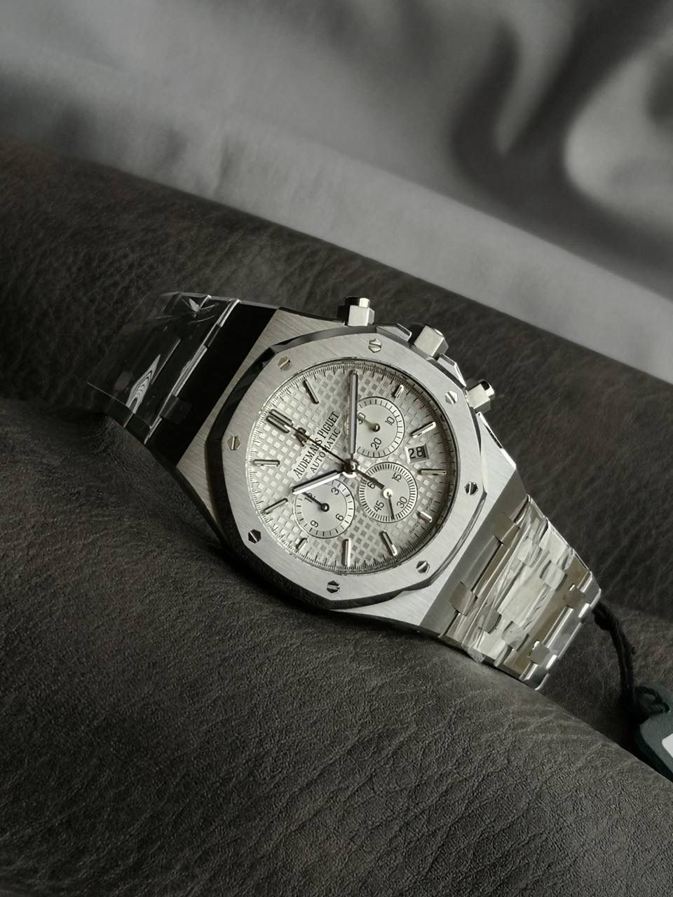 🚀限量：爱彼皇家橡树系列26320ST.OO.1220ST.02腕表，精钢表链表壳，银色熊猫盘，搭载2385型自动机械计时，41毫米。💯