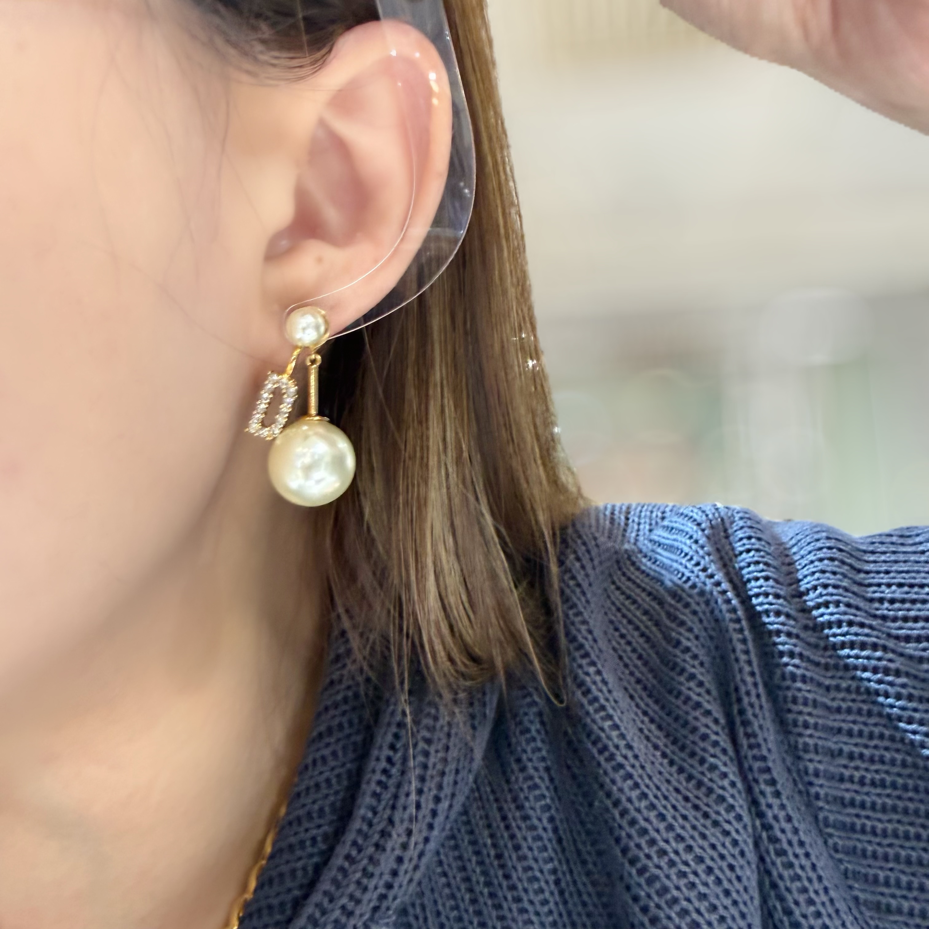 Dior earrings pearl/D