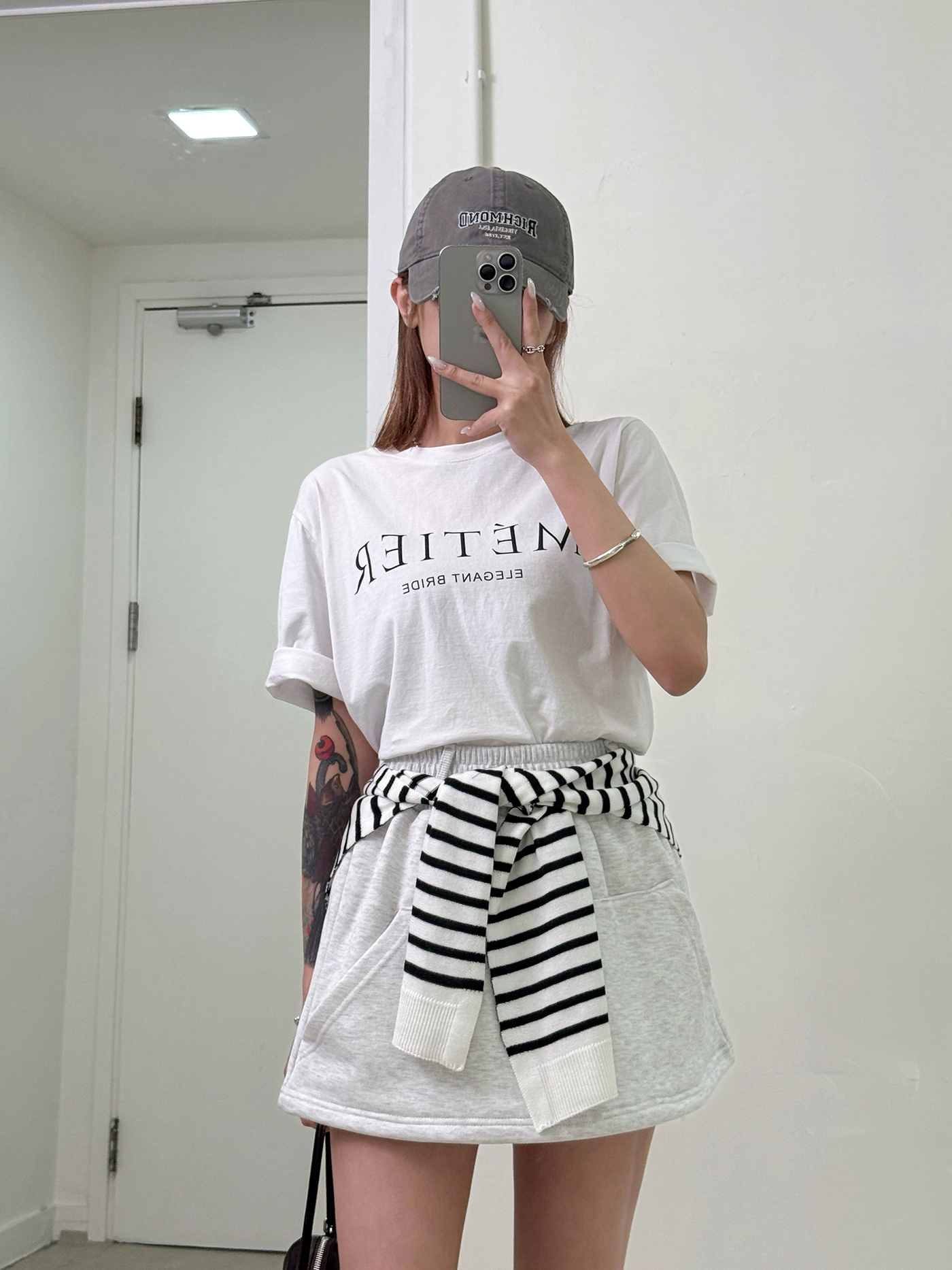 𝐁𝐚𝐬𝐢𝐜 𝐦𝐢𝐧𝐢𝐦𝐚𝐥 𝐥𝐞𝐭𝐭𝐞𝐫 𝐭-𝐬𝐡𝐢𝐫𝐭