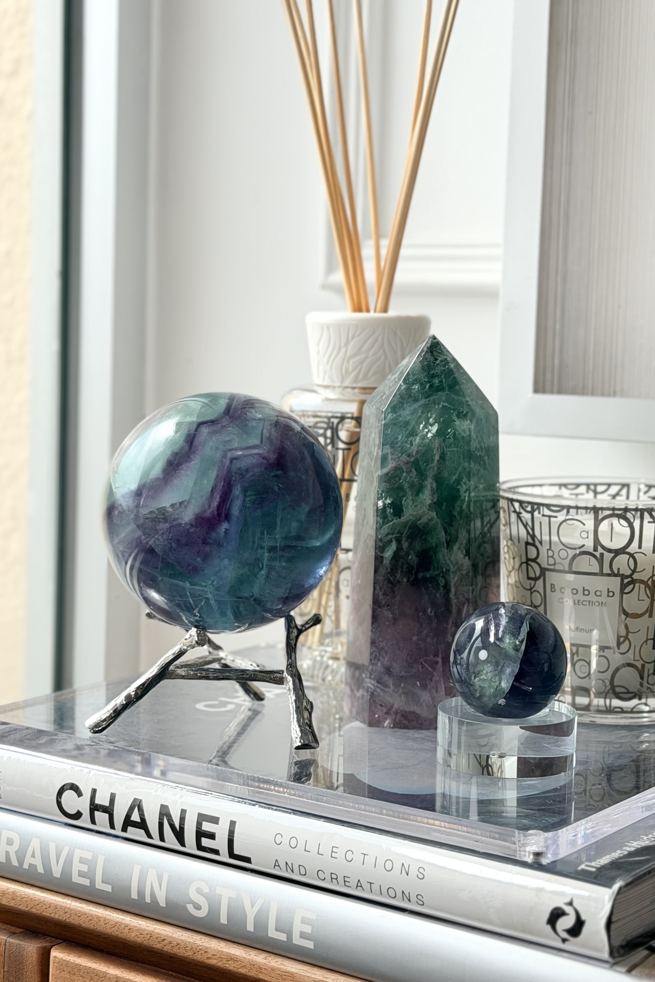 ༒1.3Kg+ 9cm紫藍綠千層紋螢石球༒    A30HFN7G1Mtm-RA27*6TF